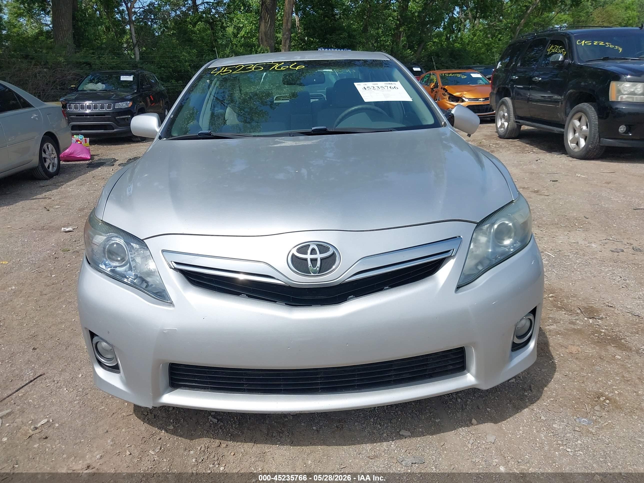 2011 Toyota Camry Hybrid   Silver vin: 4T1BB3EK6BU131231