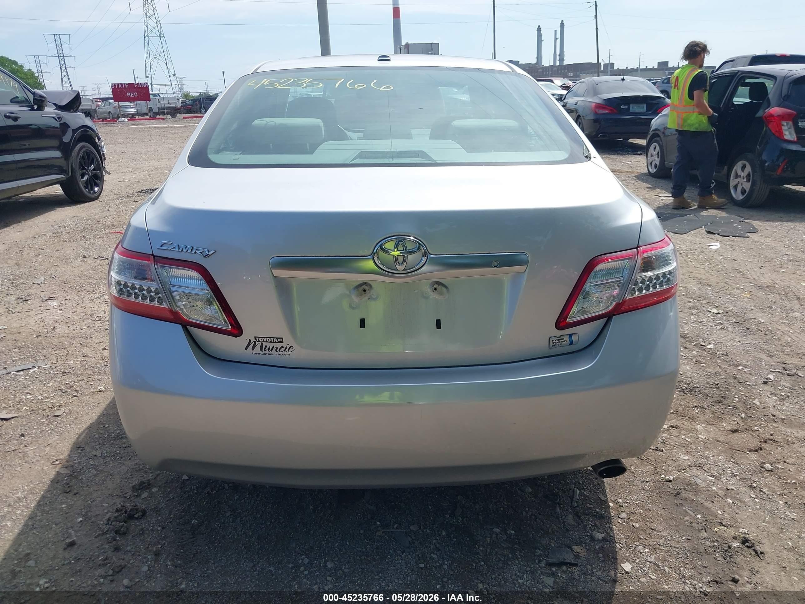 2011 Toyota Camry Hybrid   Silver vin: 4T1BB3EK6BU131231