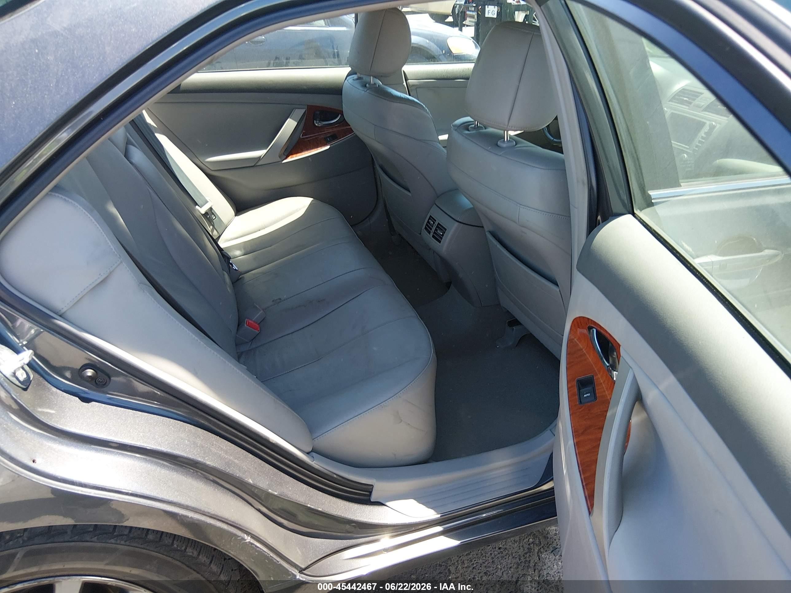 2011 Toyota Camry Hybrid   Gray vin: 4T1BB3EK6BU133013