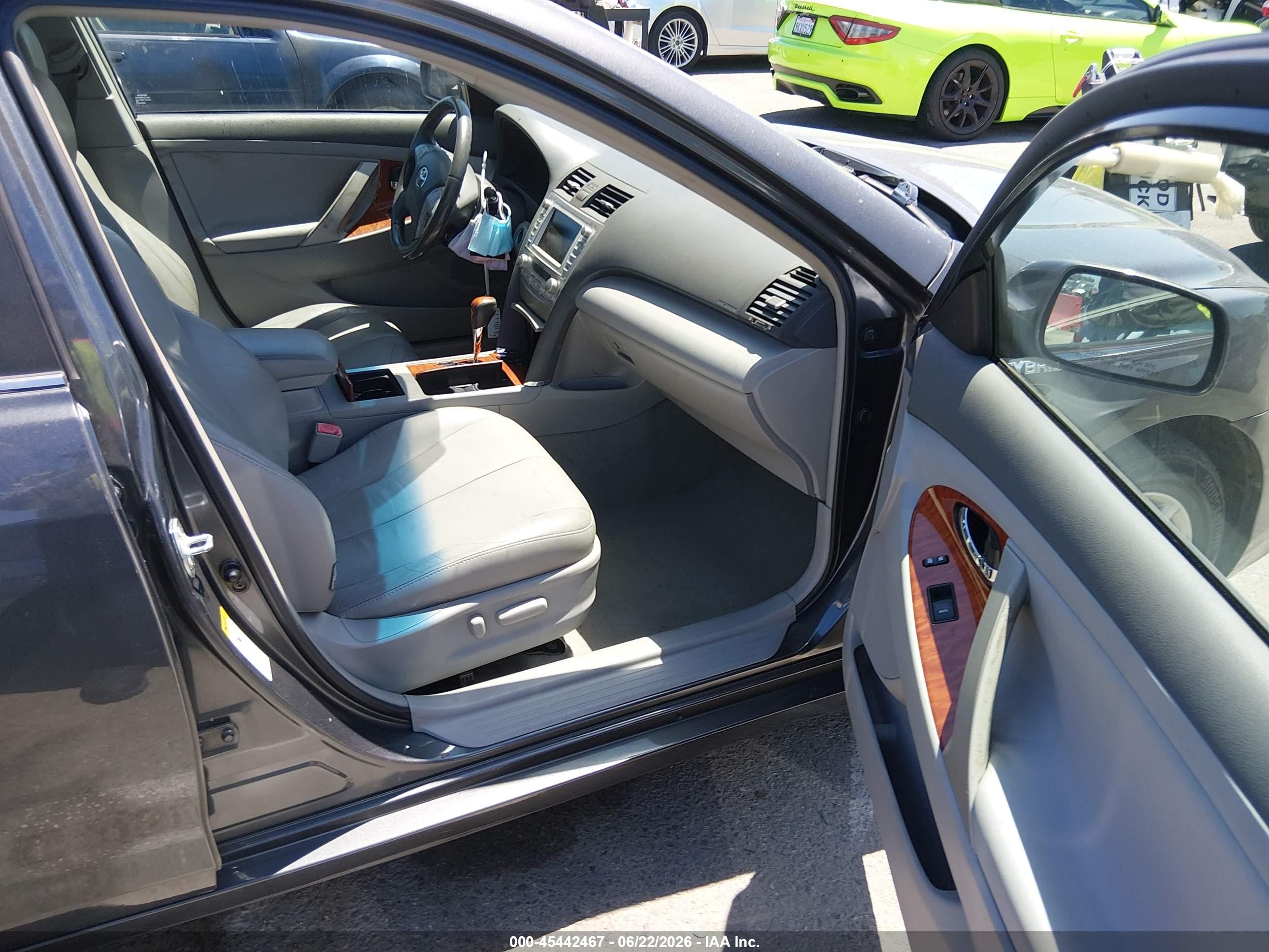 2011 Toyota Camry Hybrid   Gray vin: 4T1BB3EK6BU133013