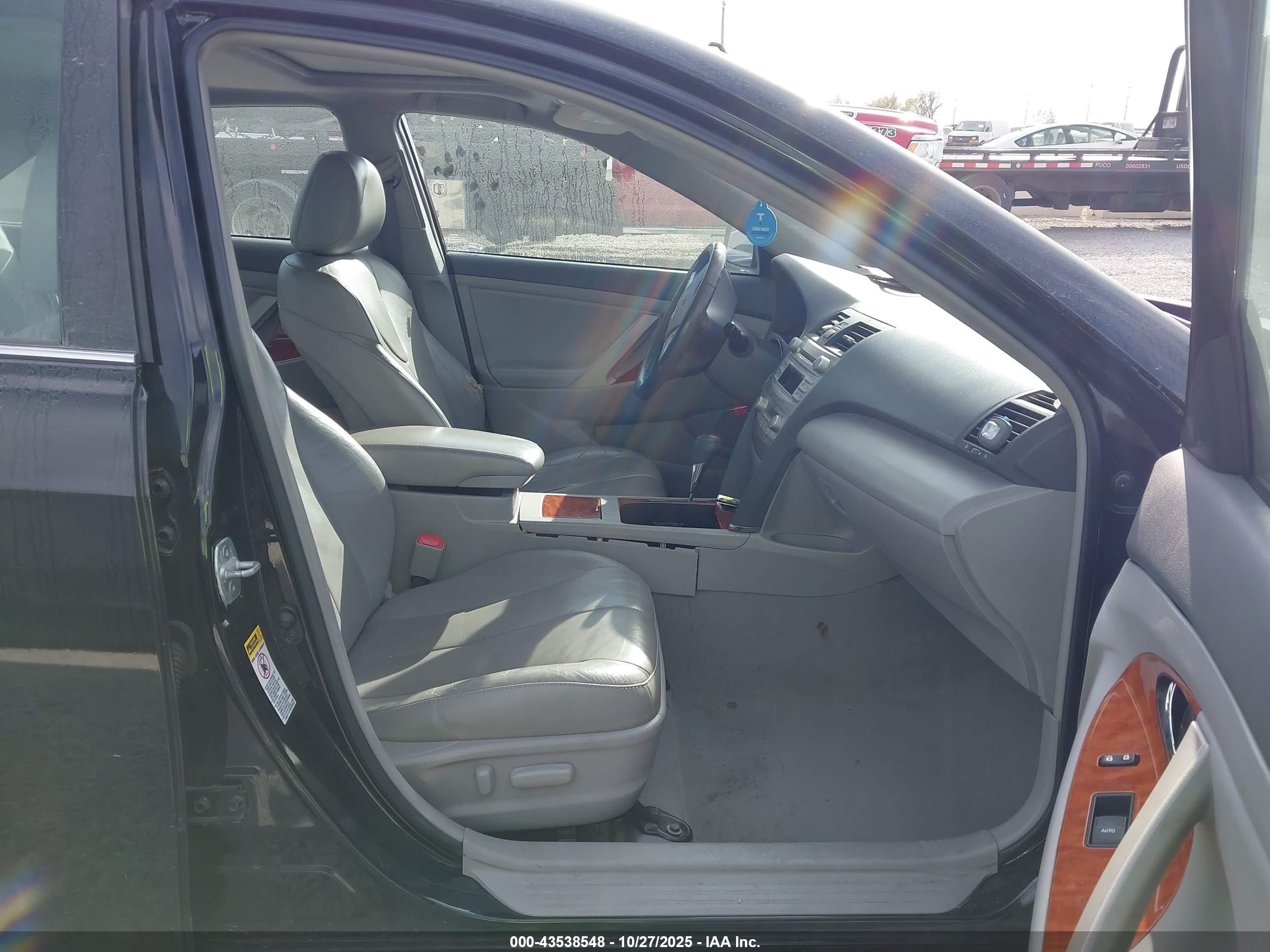 2011 Toyota Camry Hybrid   Black vin: 4T1BB3EK7BU134333