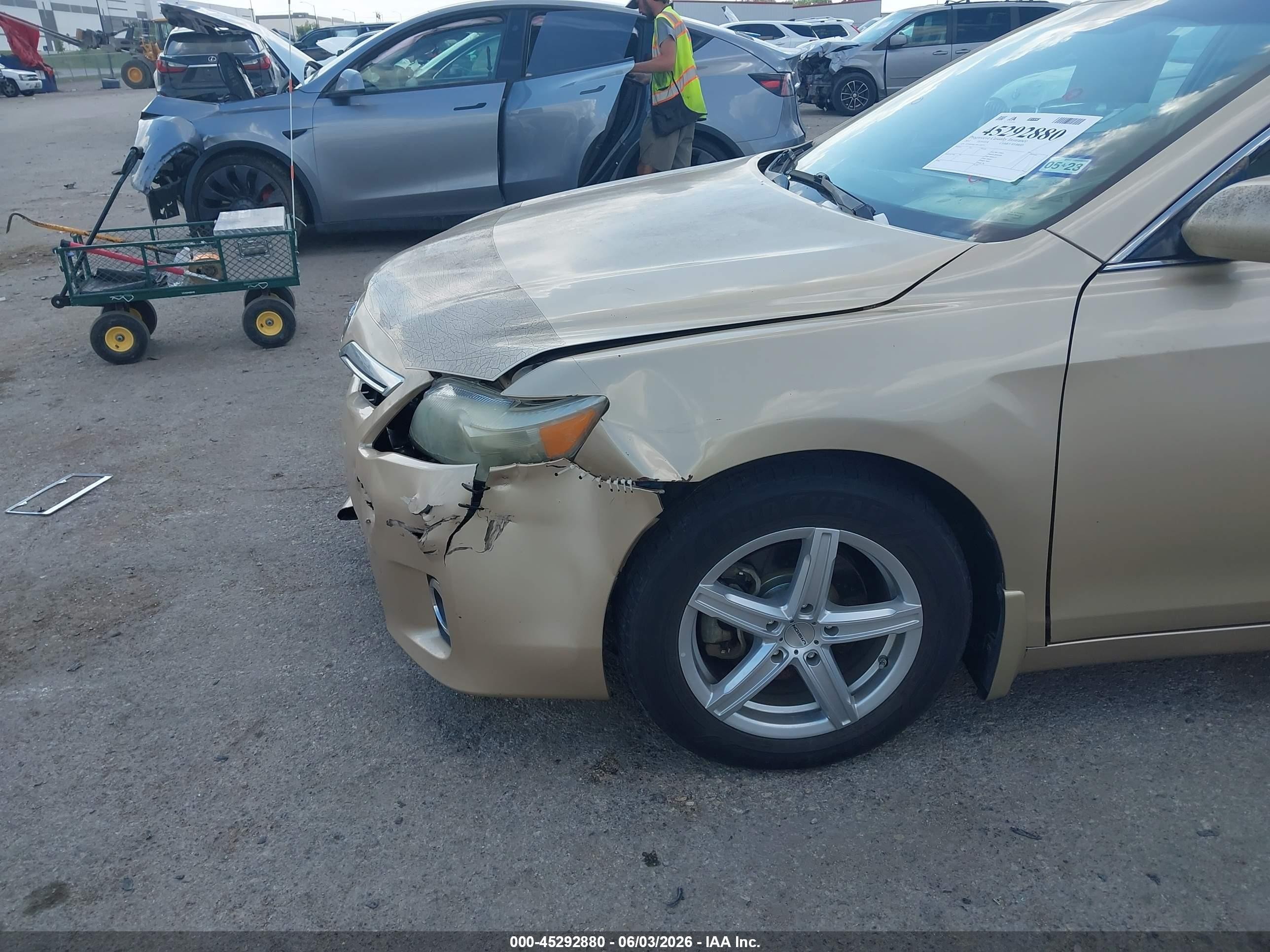 2011 Toyota Camry Hybrid   Brown vin: 4T1BB3EK7BU138771