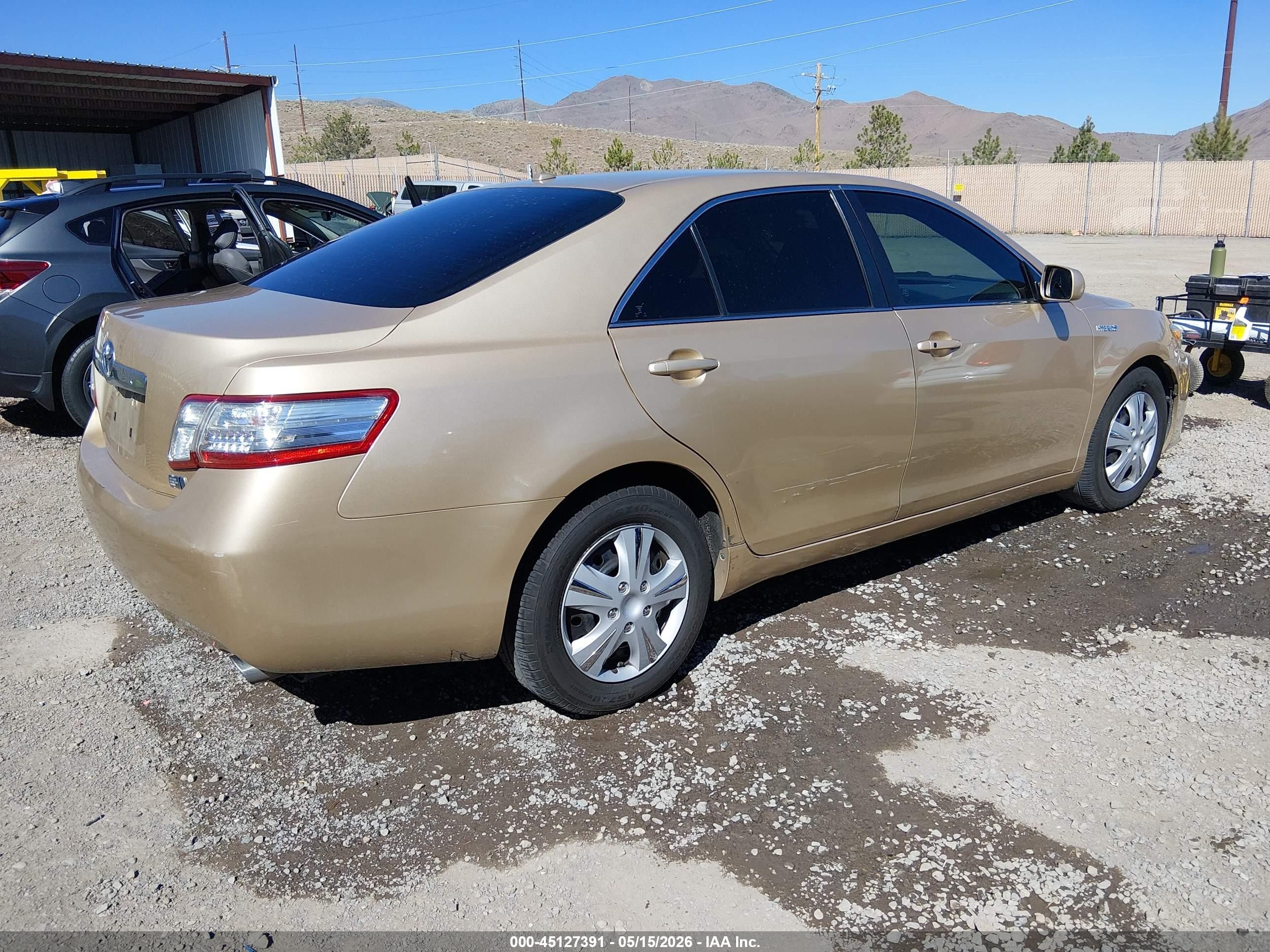 2011 Toyota Camry Hybrid   Gold vin: 4T1BB3EK7BU141931