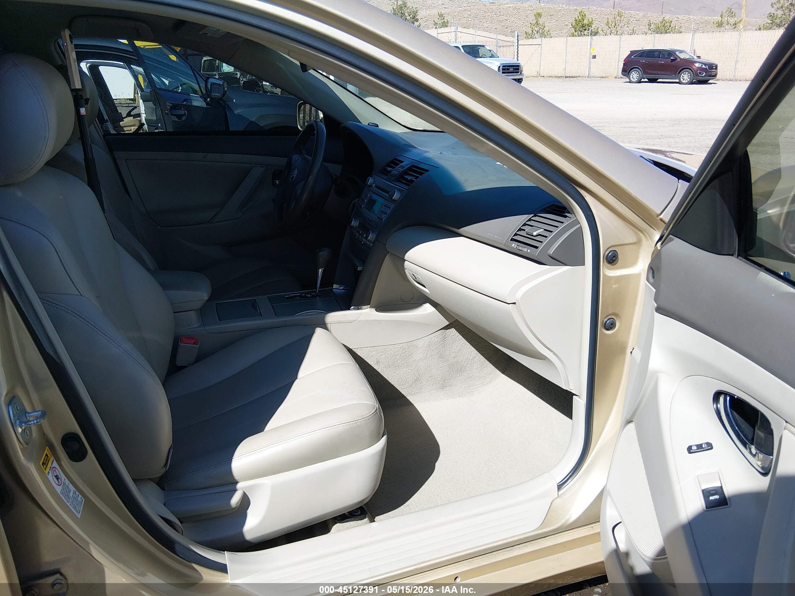 2011 Toyota Camry Hybrid   Gold vin: 4T1BB3EK7BU141931