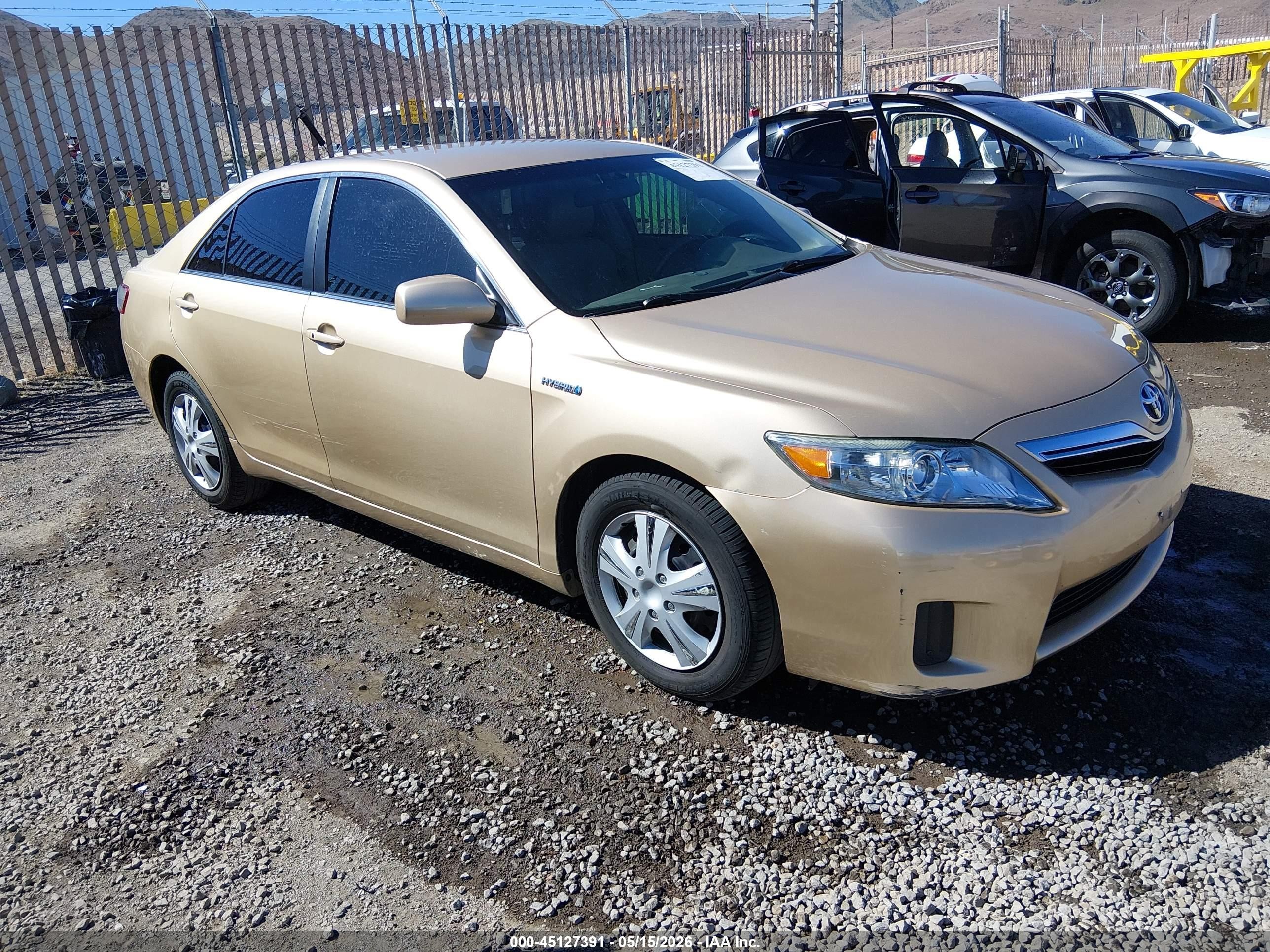 2011 Toyota Camry Hybrid   Gold vin: 4T1BB3EK7BU141931