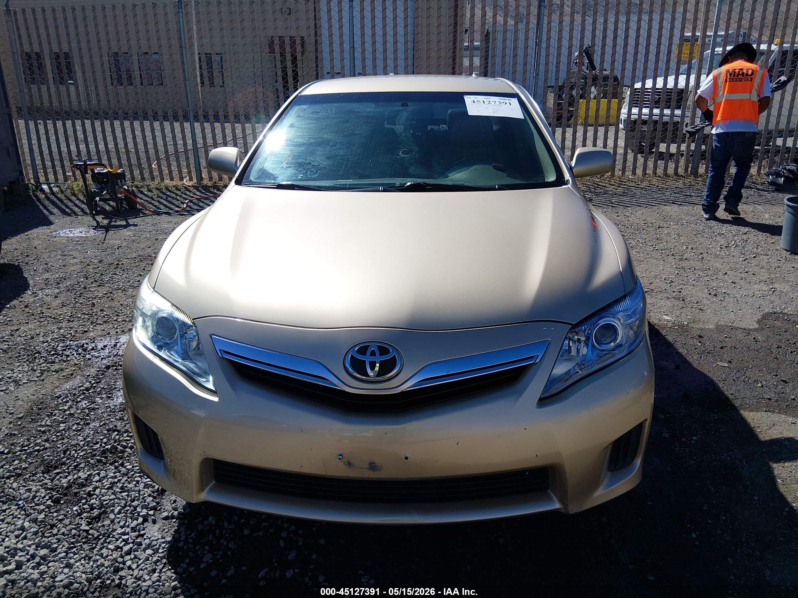 2011 Toyota Camry Hybrid   Gold vin: 4T1BB3EK7BU141931