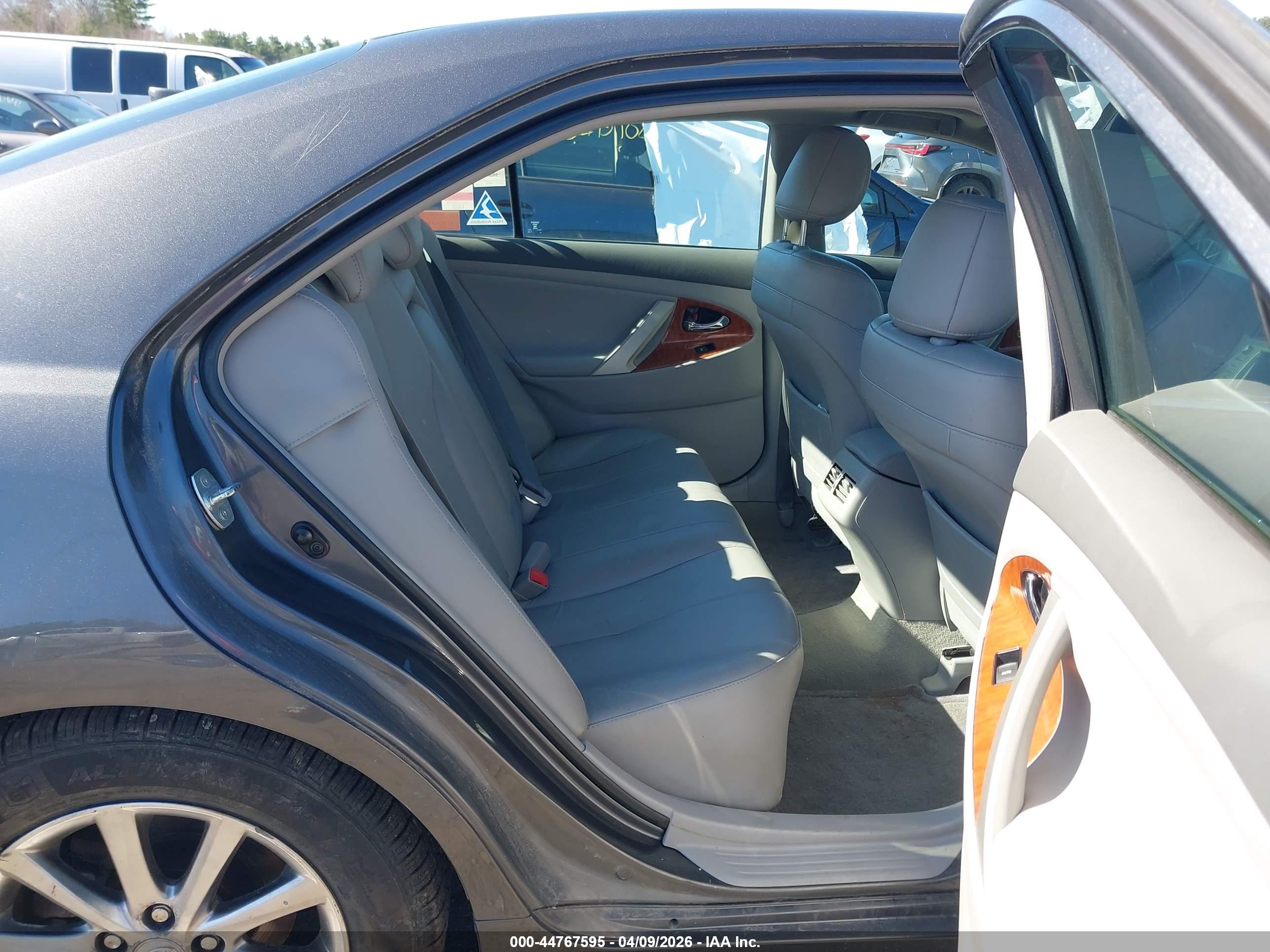 2011 Toyota Camry Hybrid   Gray vin: 4T1BB3EK7BU142917