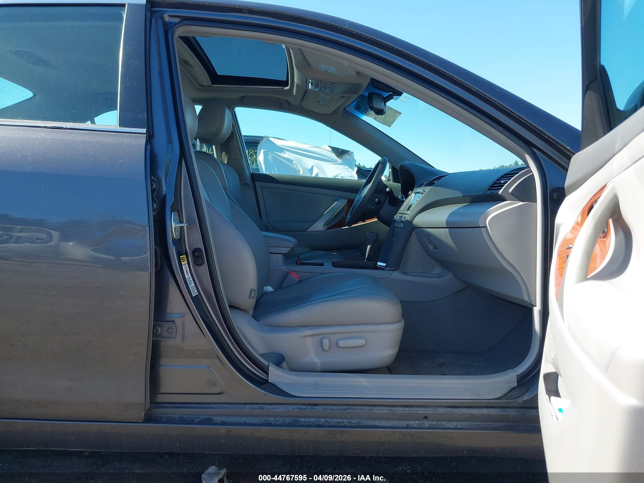 2011 Toyota Camry Hybrid   Gray vin: 4T1BB3EK7BU142917