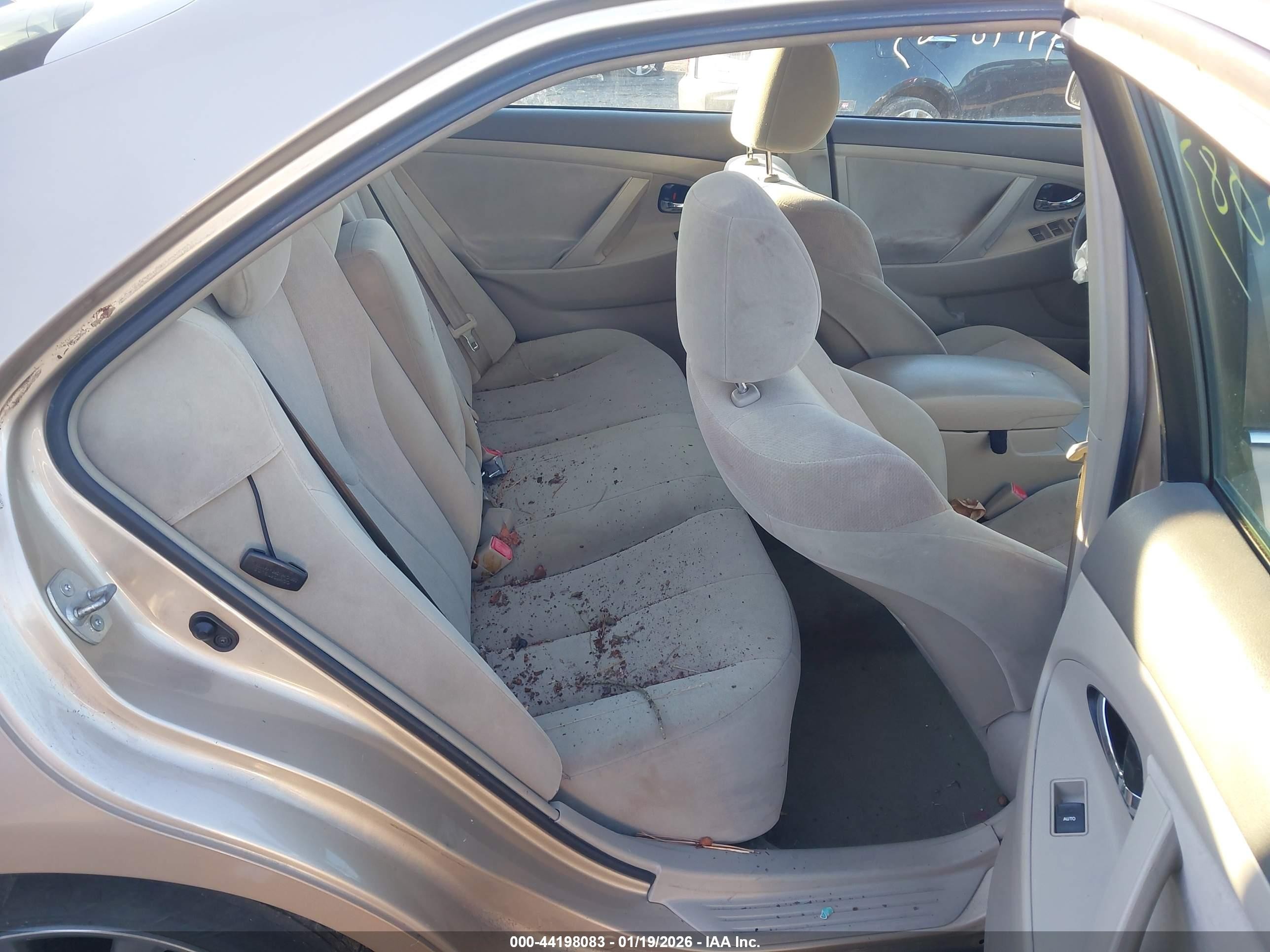 2011 Toyota Camry Hybrid   Gold vin: 4T1BB3EK8BU129688