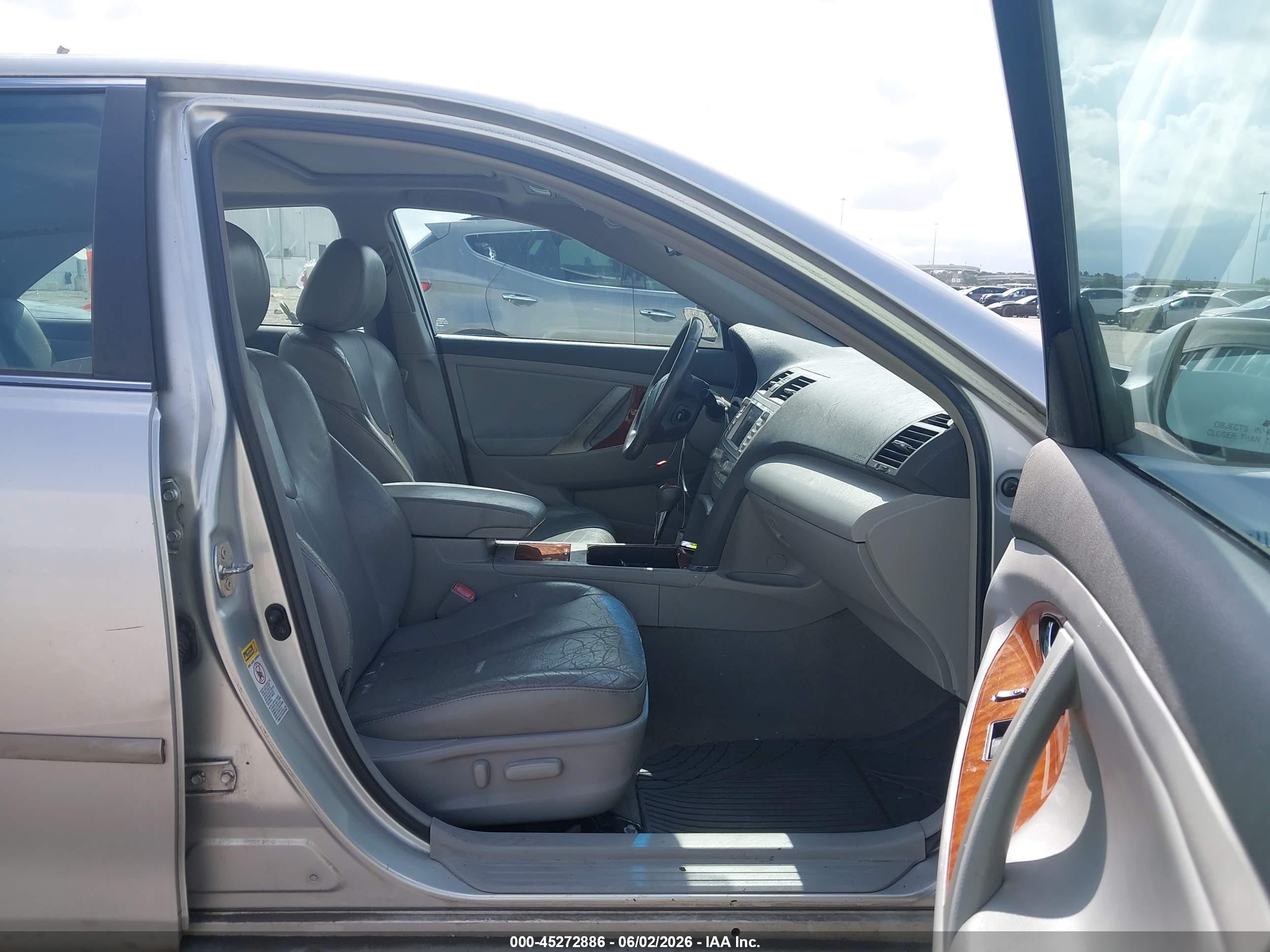 2011 Toyota Camry Hybrid   Silver vin: 4T1BB3EK8BU130825