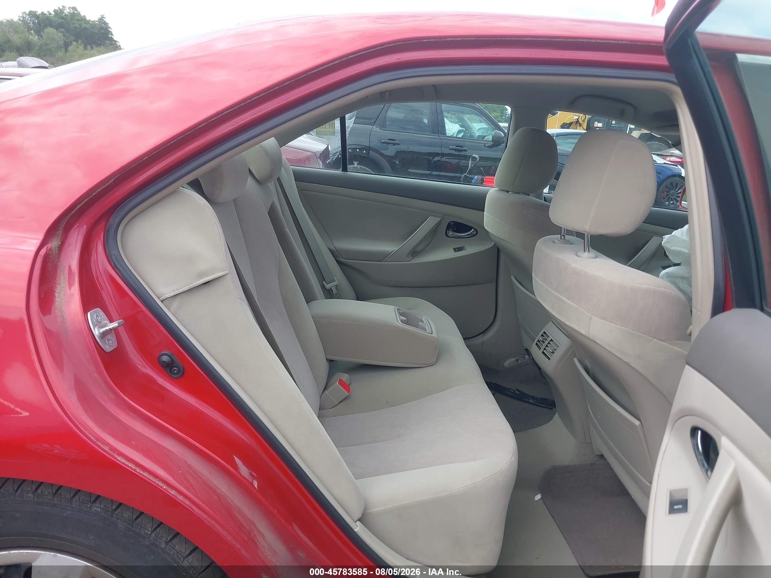 2011 Toyota Camry Hybrid   Red vin: 4T1BB3EKXBU129692