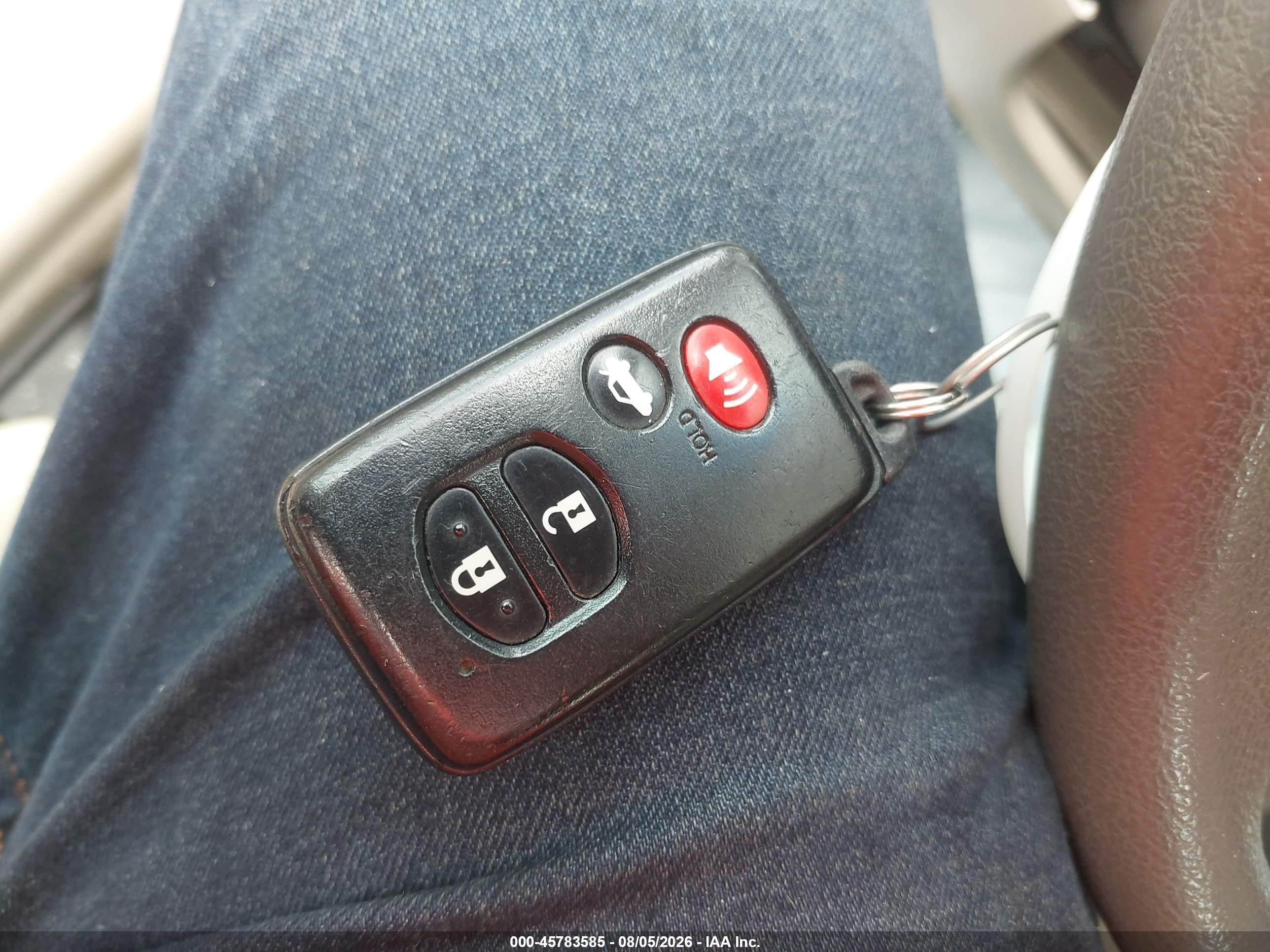 2011 Toyota Camry Hybrid   Red vin: 4T1BB3EKXBU129692