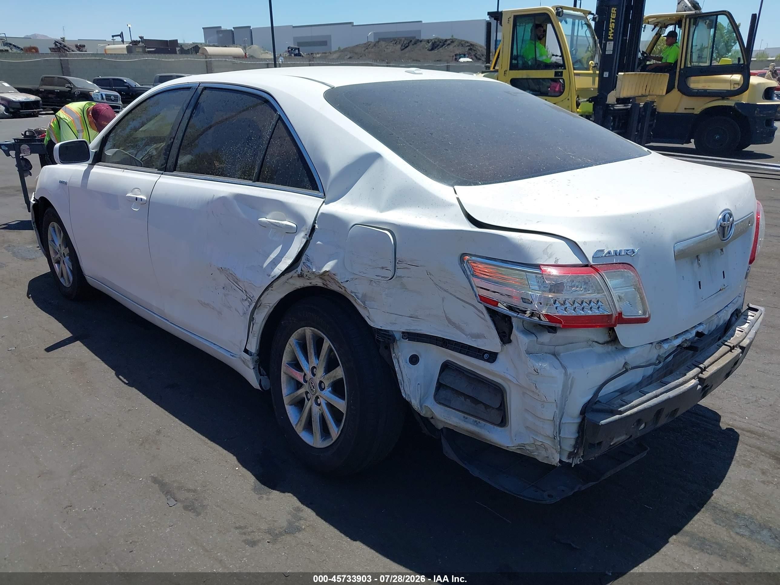 2011 Toyota Camry Hybrid   White vin: 4T1BB3EKXBU132429