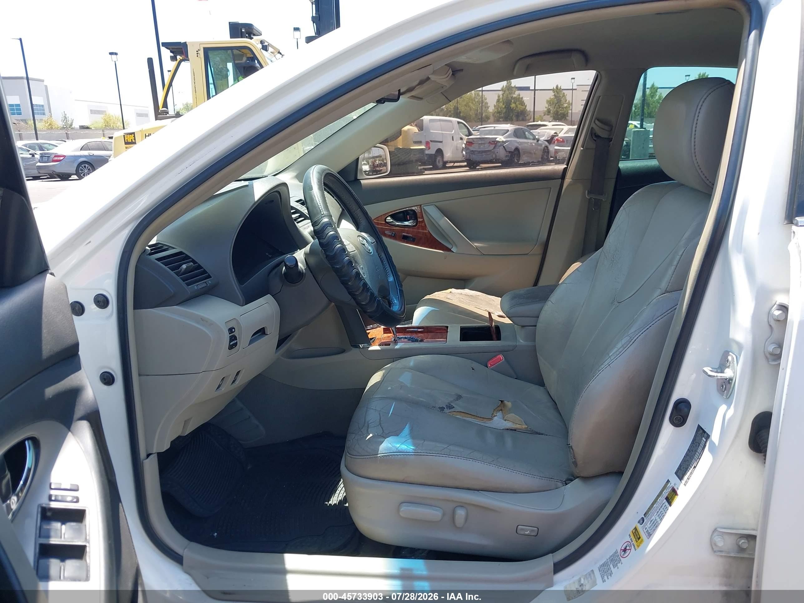 2011 Toyota Camry Hybrid   White vin: 4T1BB3EKXBU132429