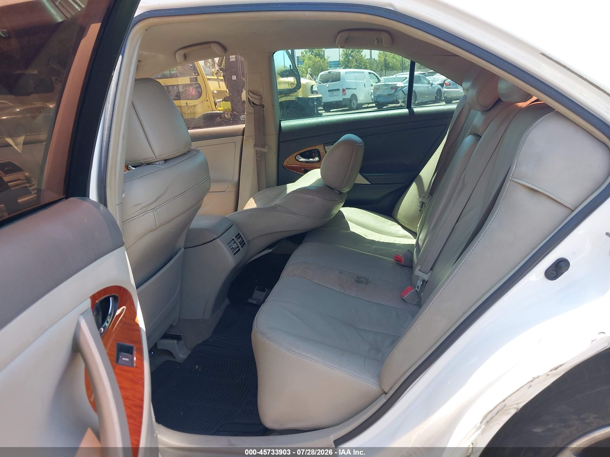 2011 Toyota Camry Hybrid   White vin: 4T1BB3EKXBU132429