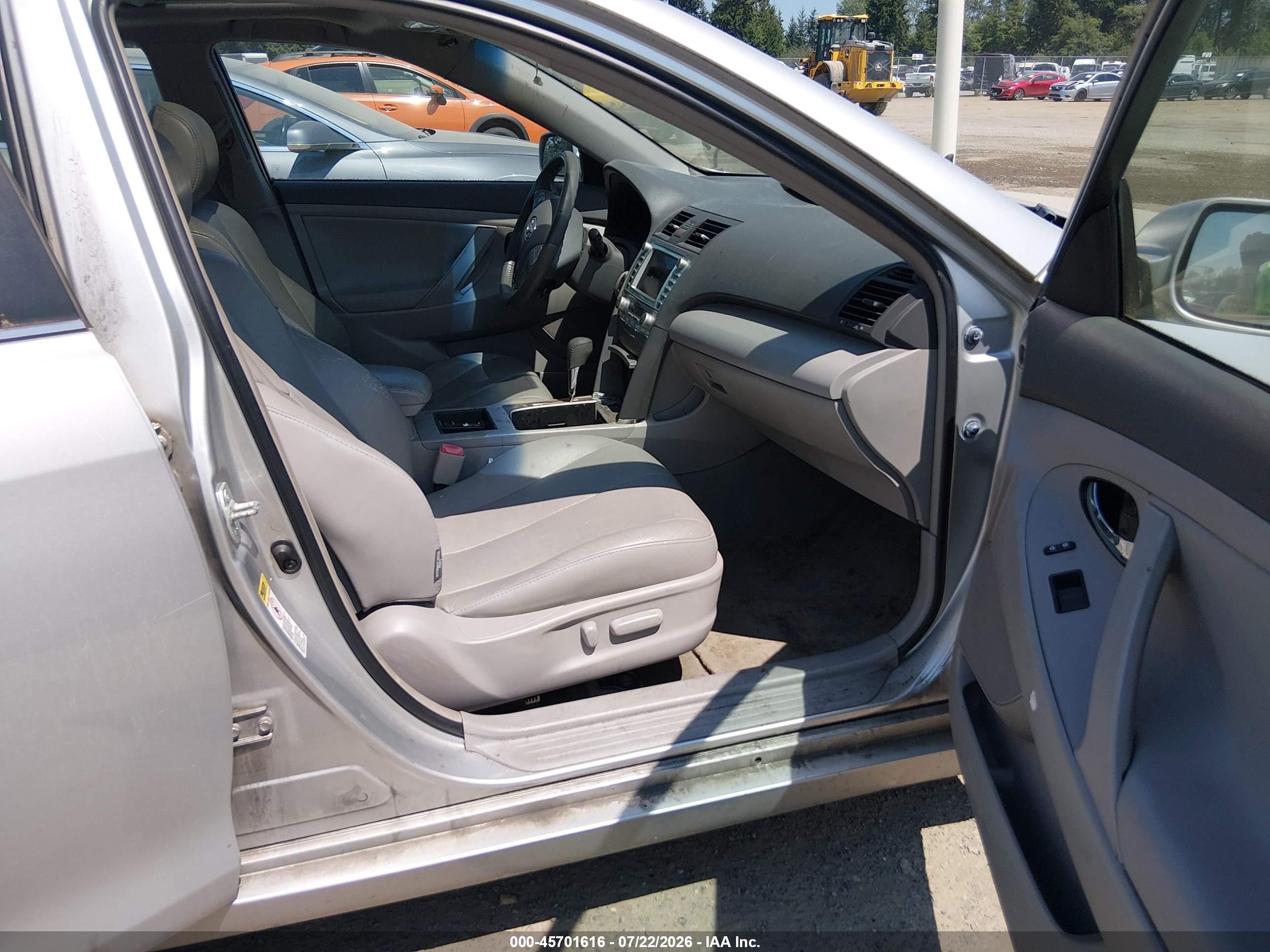 2007 Toyota Camry Hybrid   Серебряный vin: 4T1BB46K07U018810