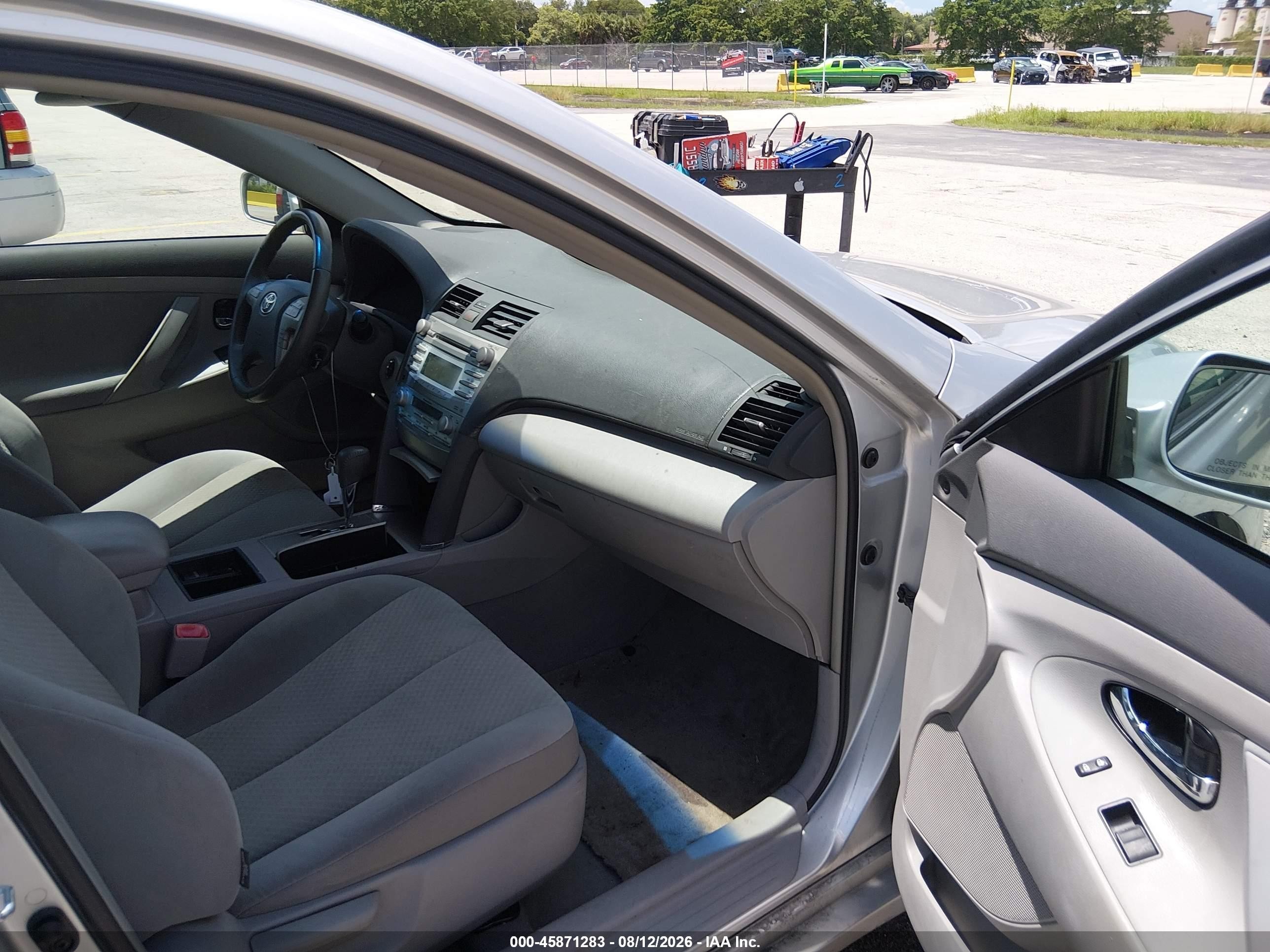 2008 Toyota Camry Hybrid   Silver vin: 4T1BB46K08U043305