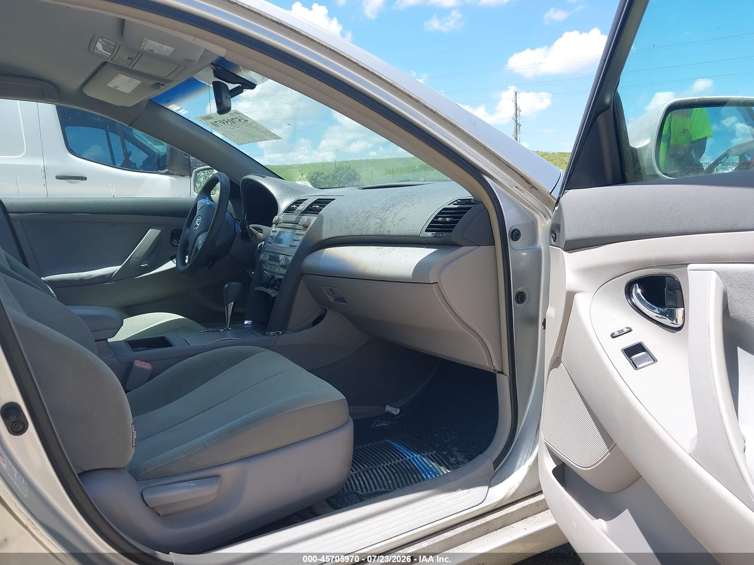 2009 Toyota Camry Hybrid   Silver vin: 4T1BB46K09U063037