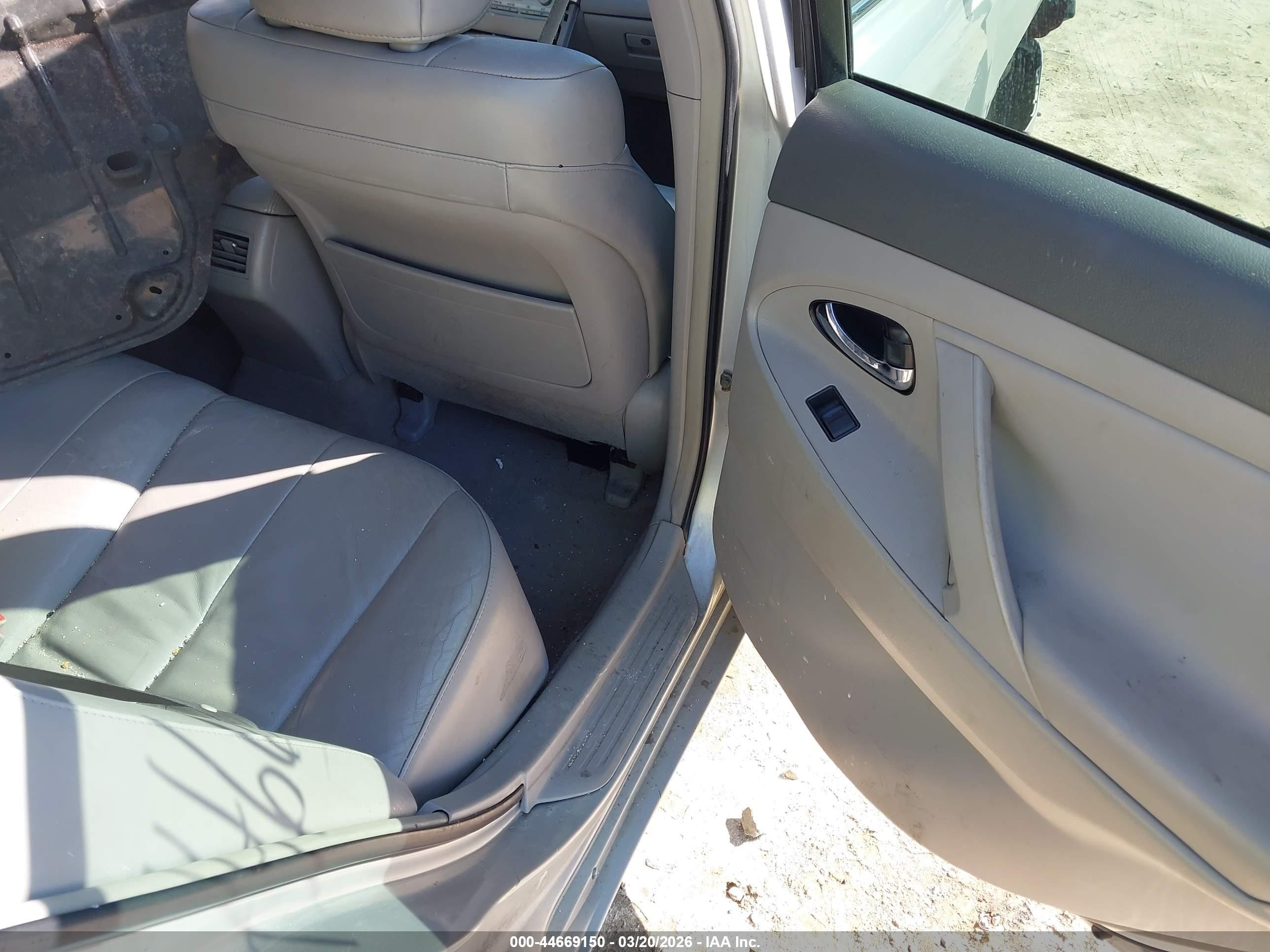 2007 Toyota Camry Hybrid   Silver vin: 4T1BB46K17U015169
