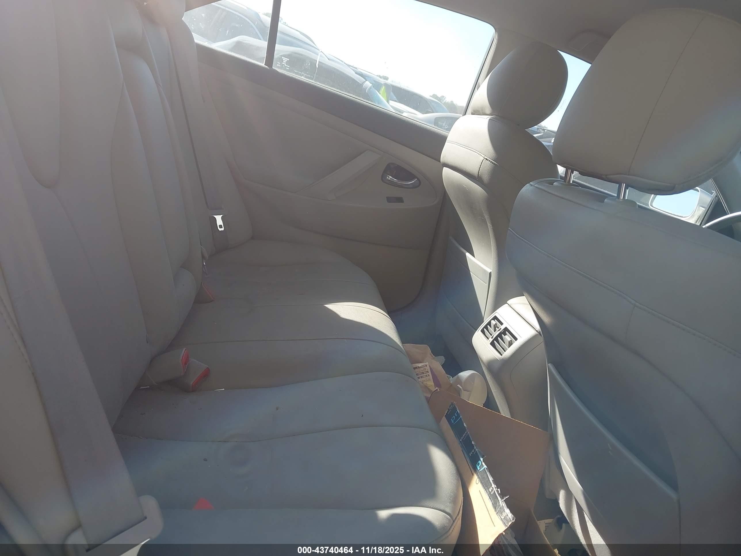 2007 Toyota Camry Hybrid   Silver vin: 4T1BB46K37U027937