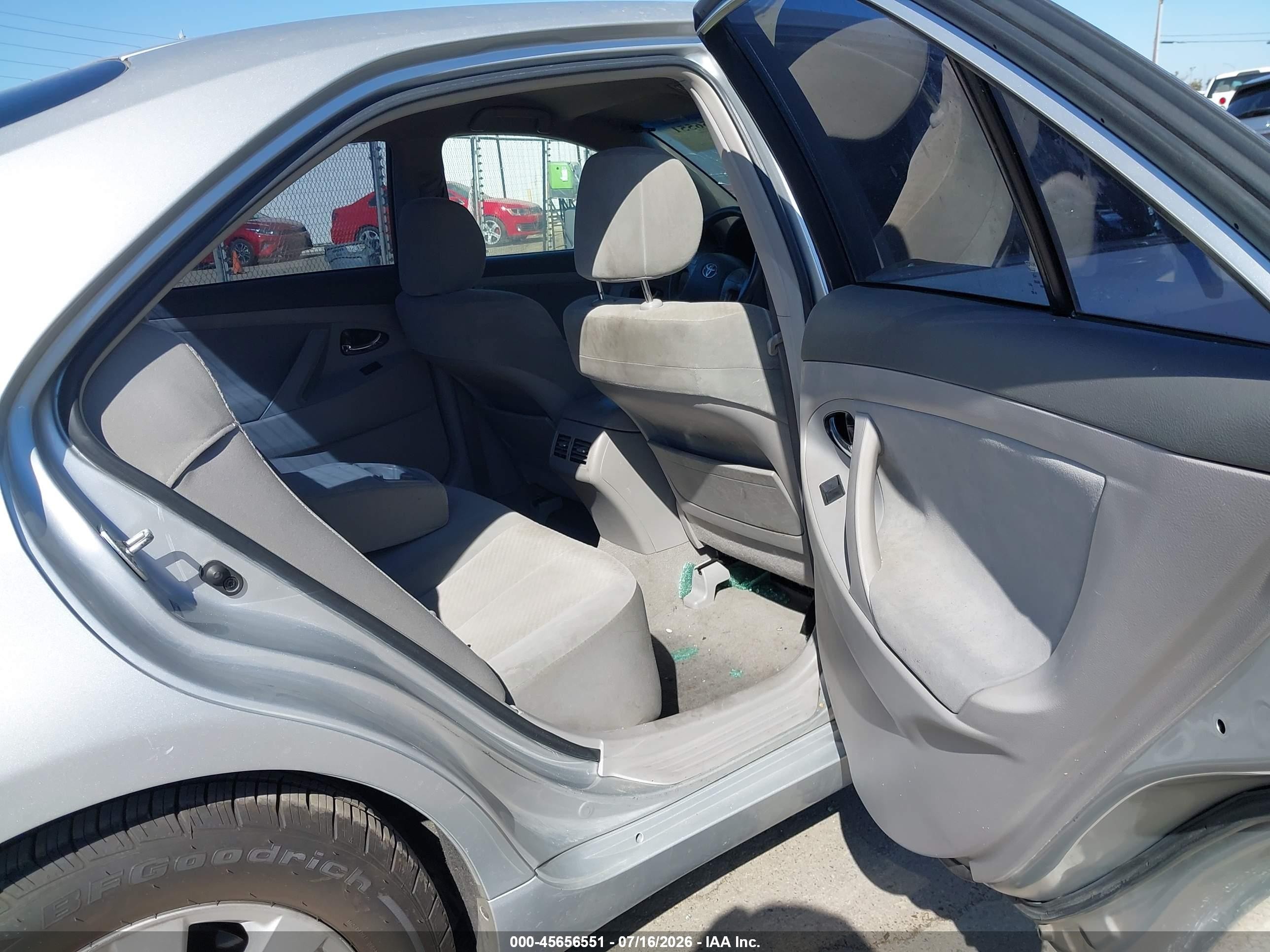 2007 Toyota Camry Hybrid   Серебряный vin: 4T1BB46K87U013807
