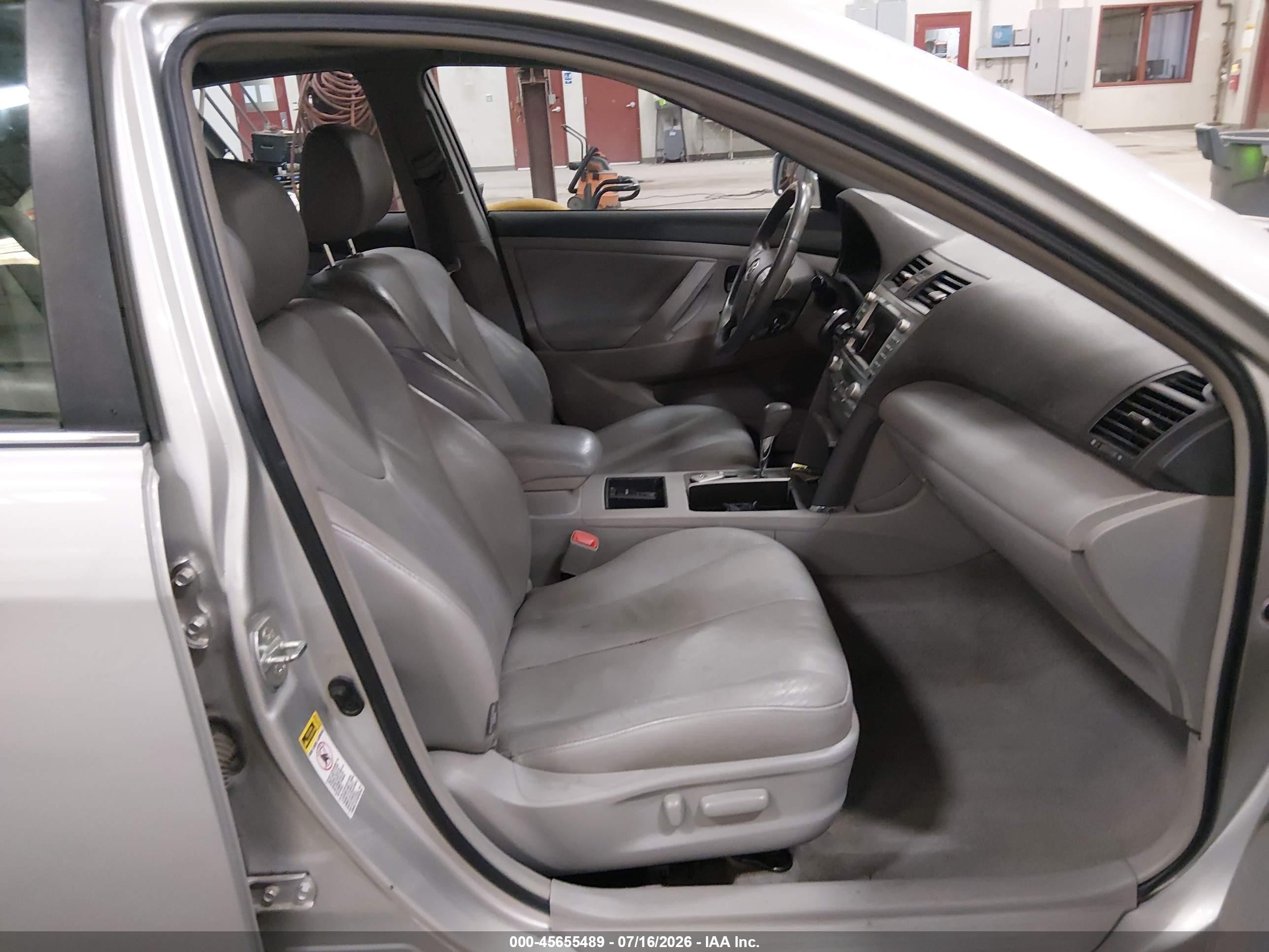 2008 Toyota Camry Hybrid   Silver vin: 4T1BB46K88U042659