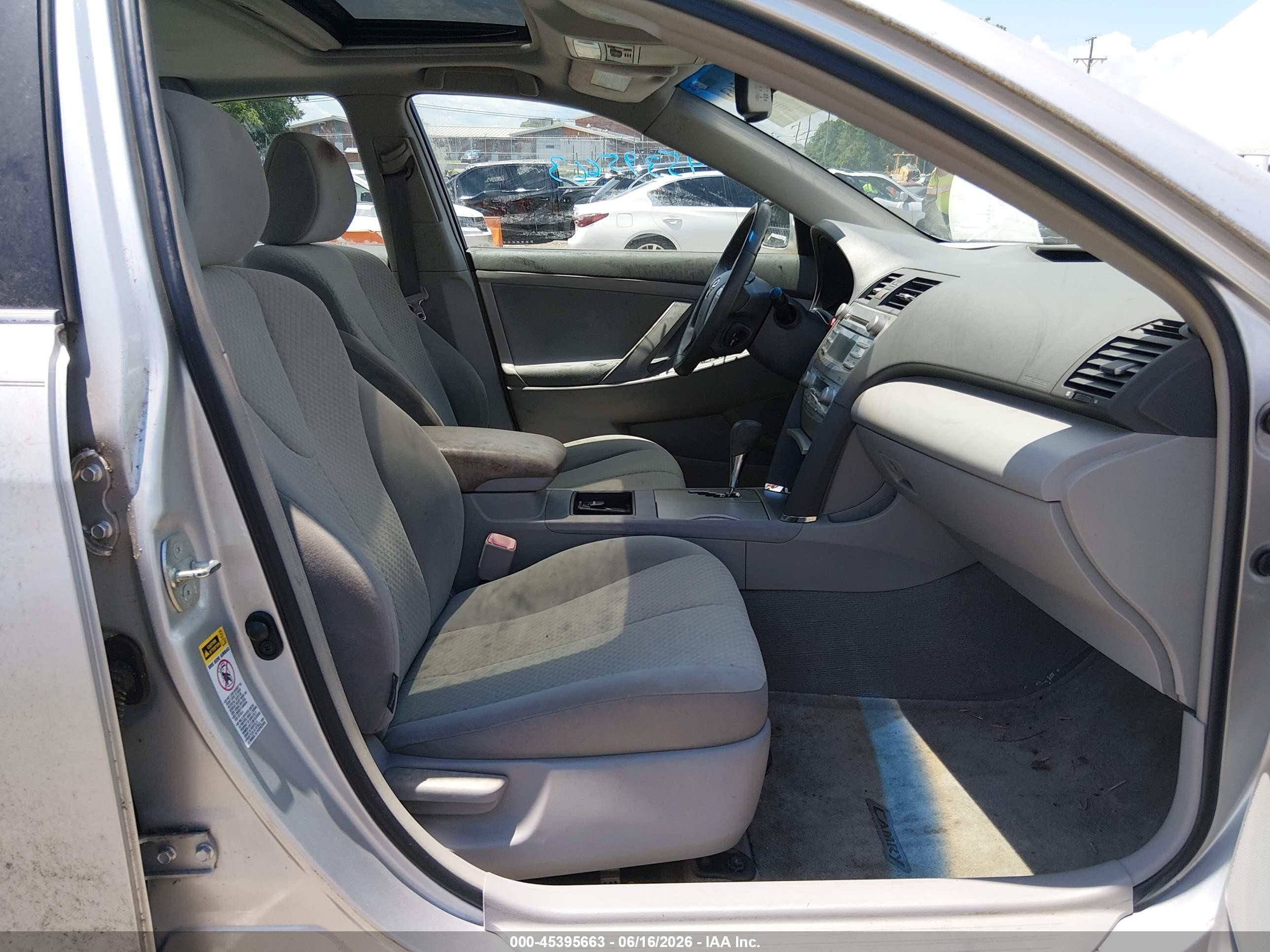2008 Toyota Camry Hybrid   Серебряный vin: 4T1BB46K98U051600