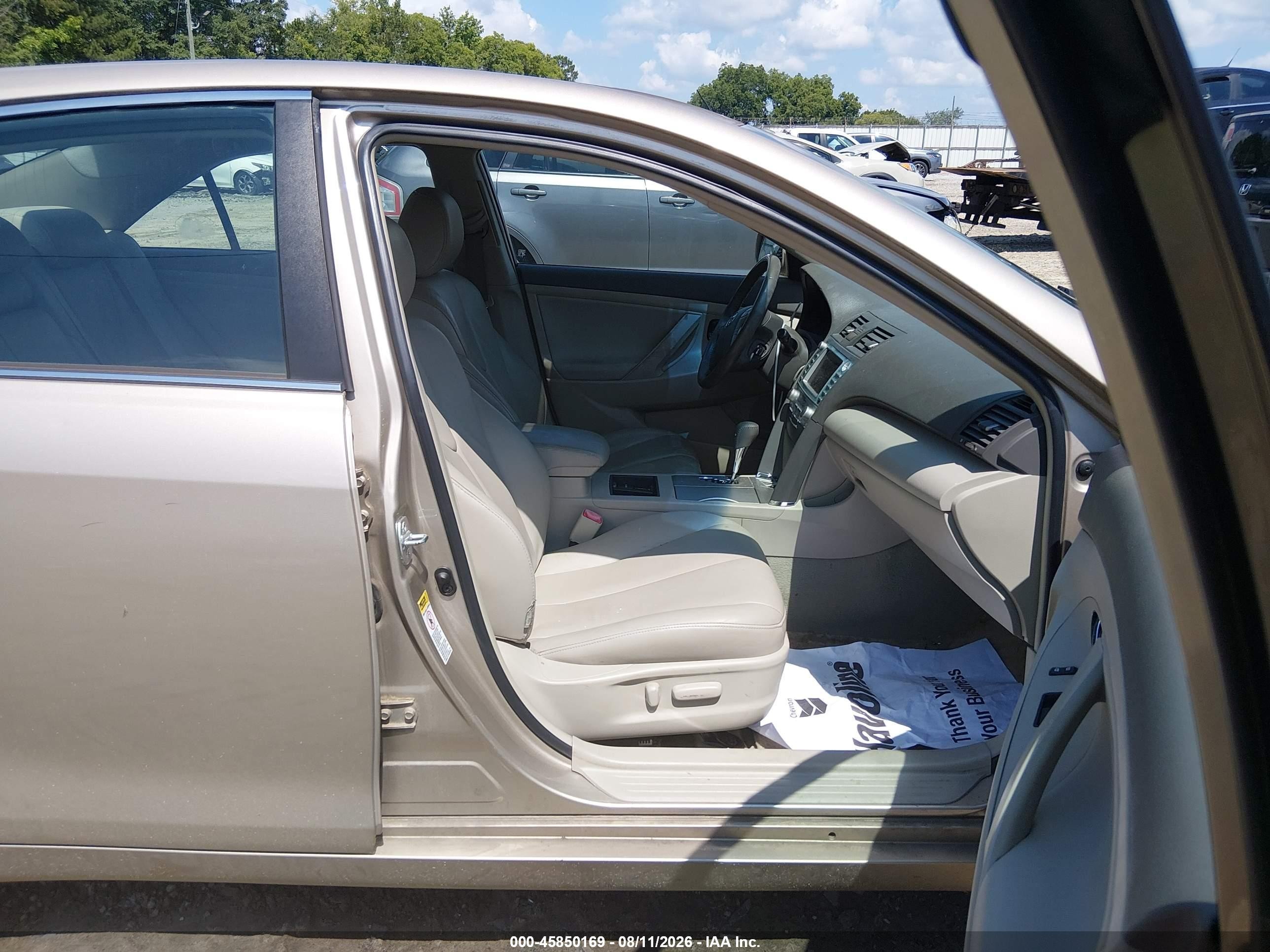 2008 Toyota Camry Hybrid   Champagne vin: 4T1BB46KX8U041335