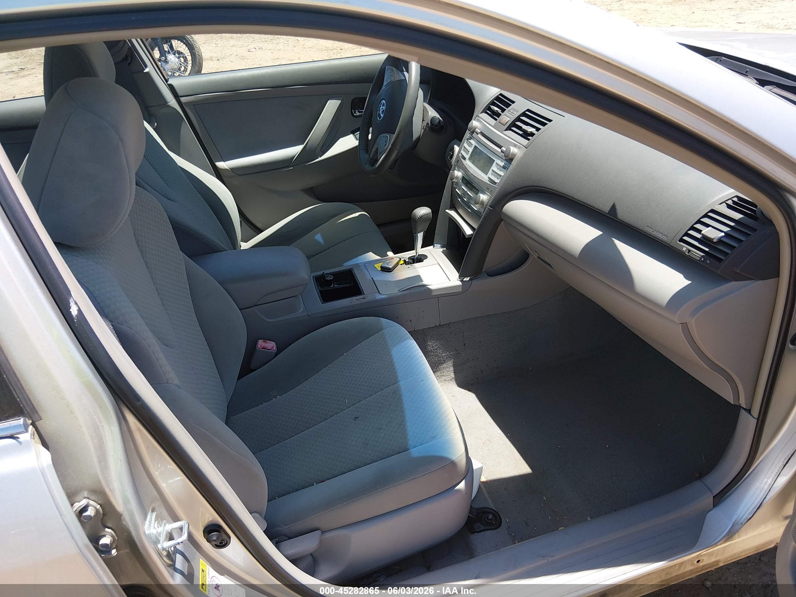 2008 Toyota Camry Hybrid   Silver vin: 4T1BB46KX8U056756
