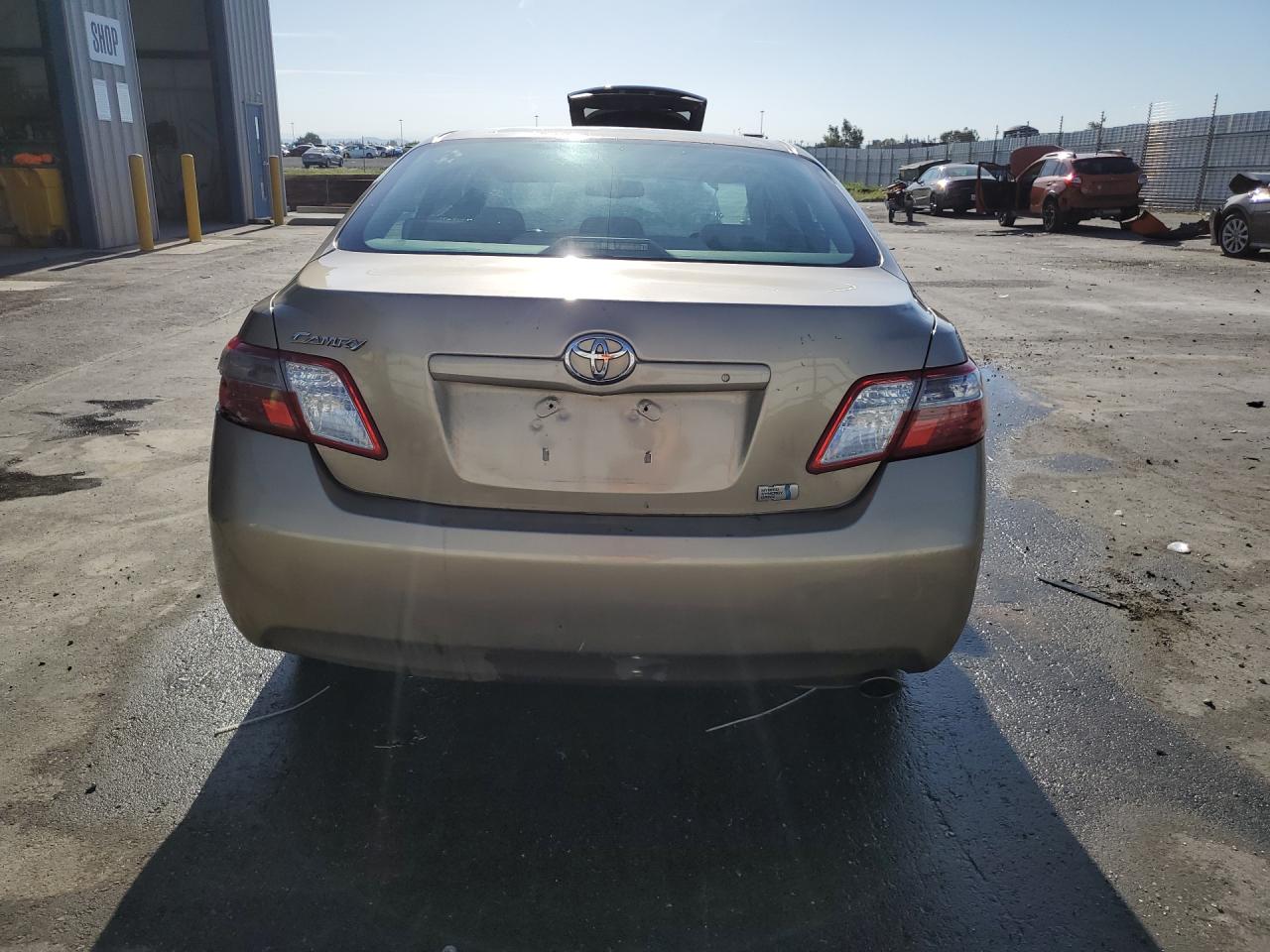 2009 Toyota Camry Hybrid Gold vin: 4T1BB46KX9U078306 Damage: Deck Lid, Heavy Scratch, 3 To 4 Inches