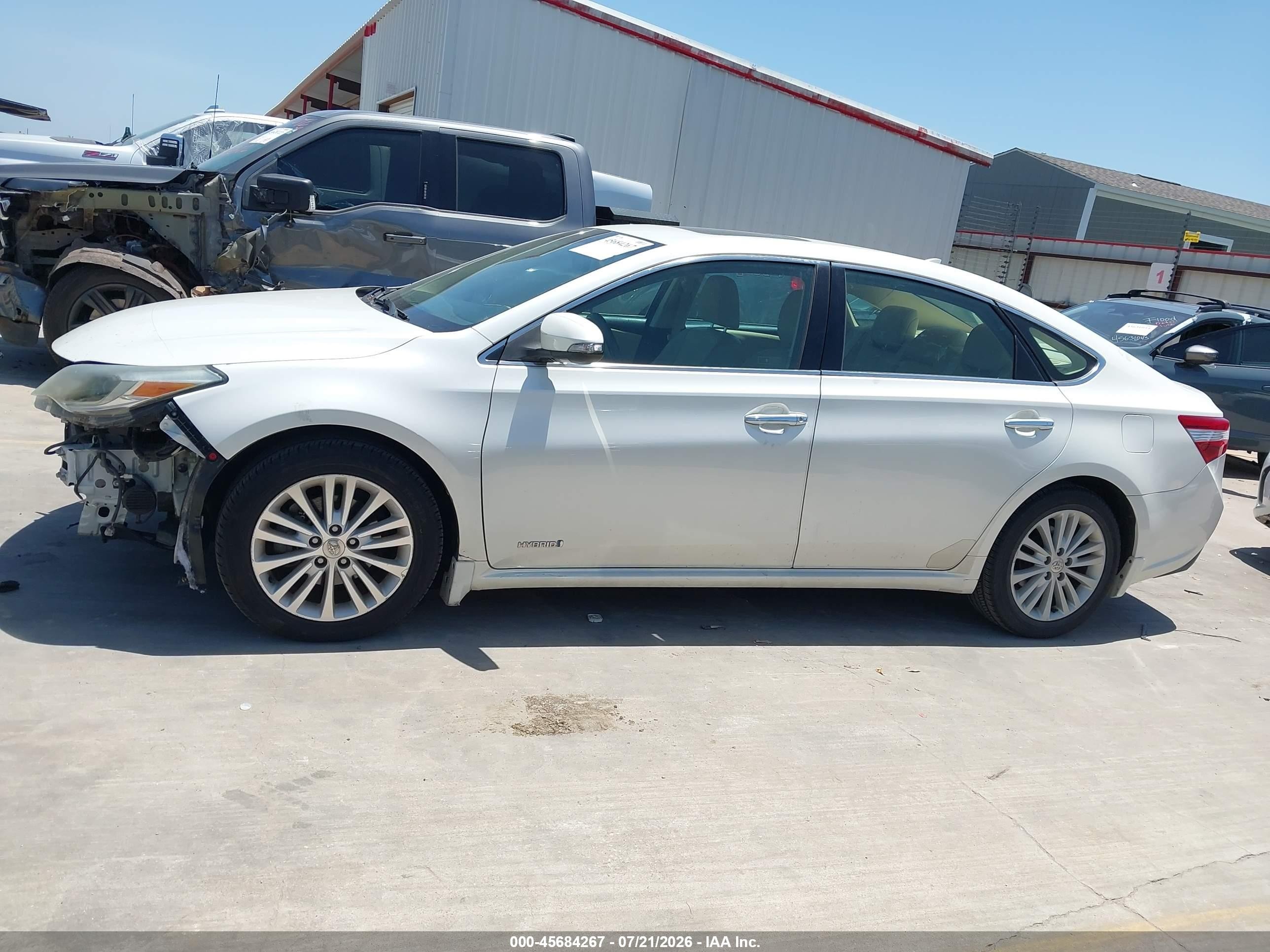 2014 Toyota Avalon Hybrid Limited White vin: 4T1BD1EB0EU023397