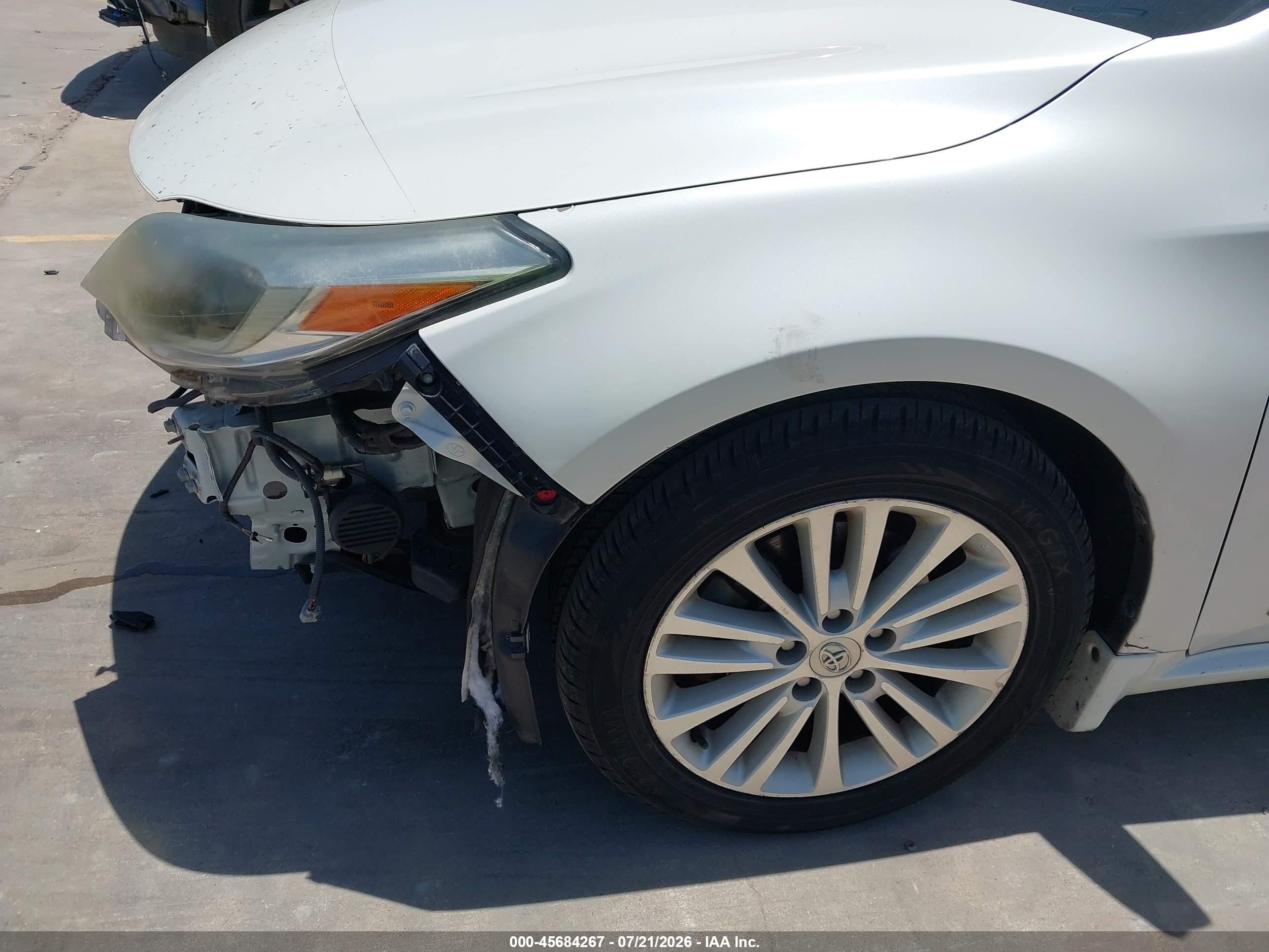 2014 Toyota Avalon Hybrid Limited White vin: 4T1BD1EB0EU023397