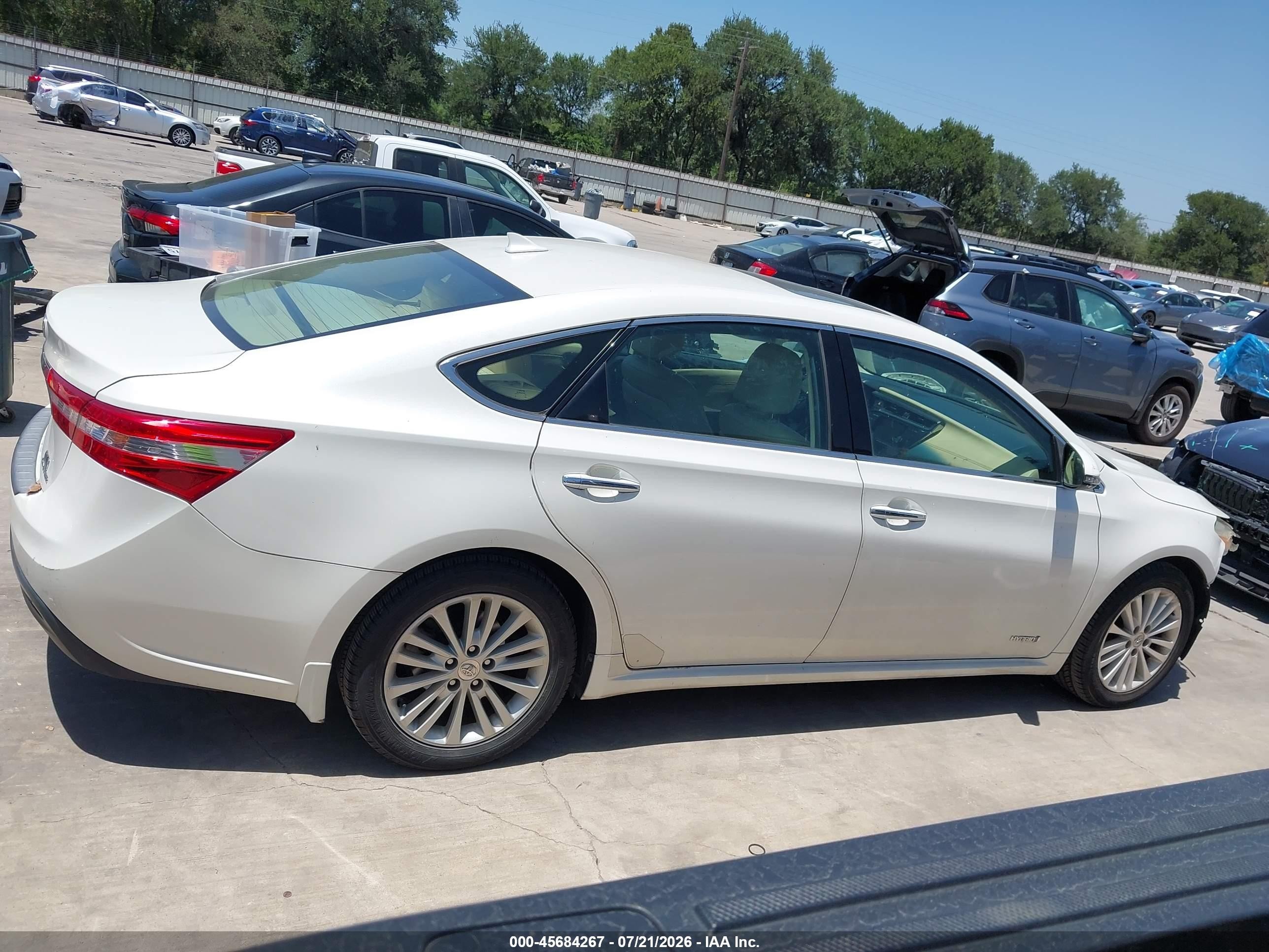 2014 Toyota Avalon Hybrid Limited White vin: 4T1BD1EB0EU023397