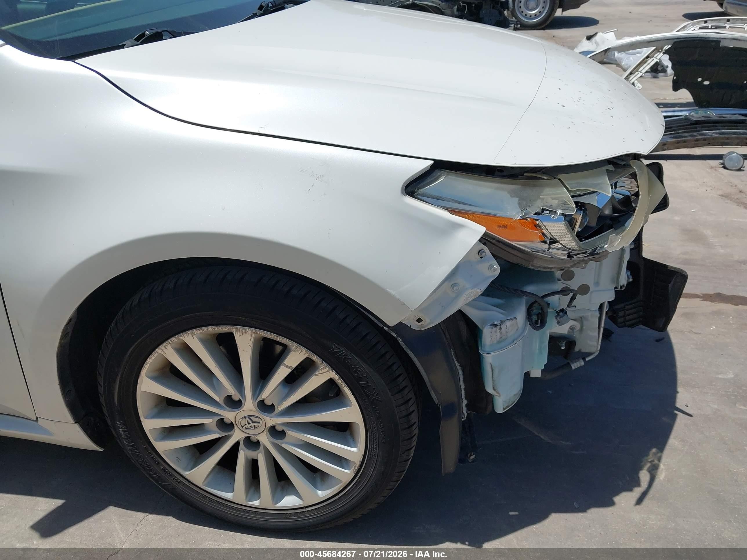 2014 Toyota Avalon Hybrid Limited White vin: 4T1BD1EB0EU023397