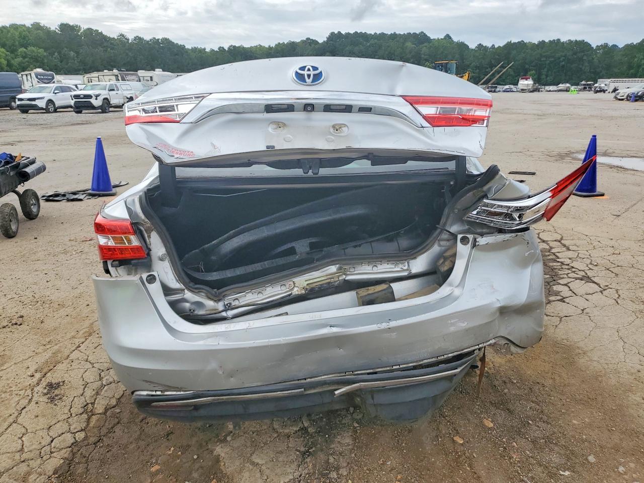 2013 Toyota Avalon Hybrid Limited Silver vin: 4T1BD1EB1DU004291