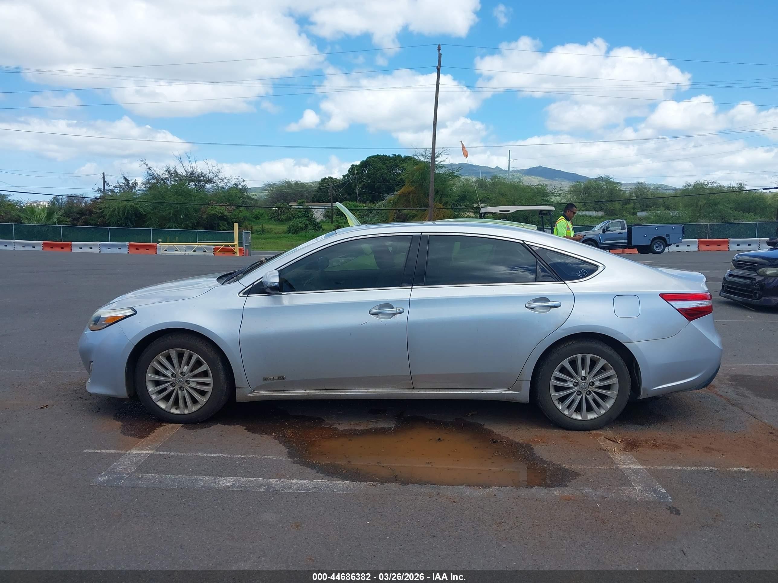 2013 Toyota Avalon Hybrid Xle Premium Silver vin: 4T1BD1EB1DU012312