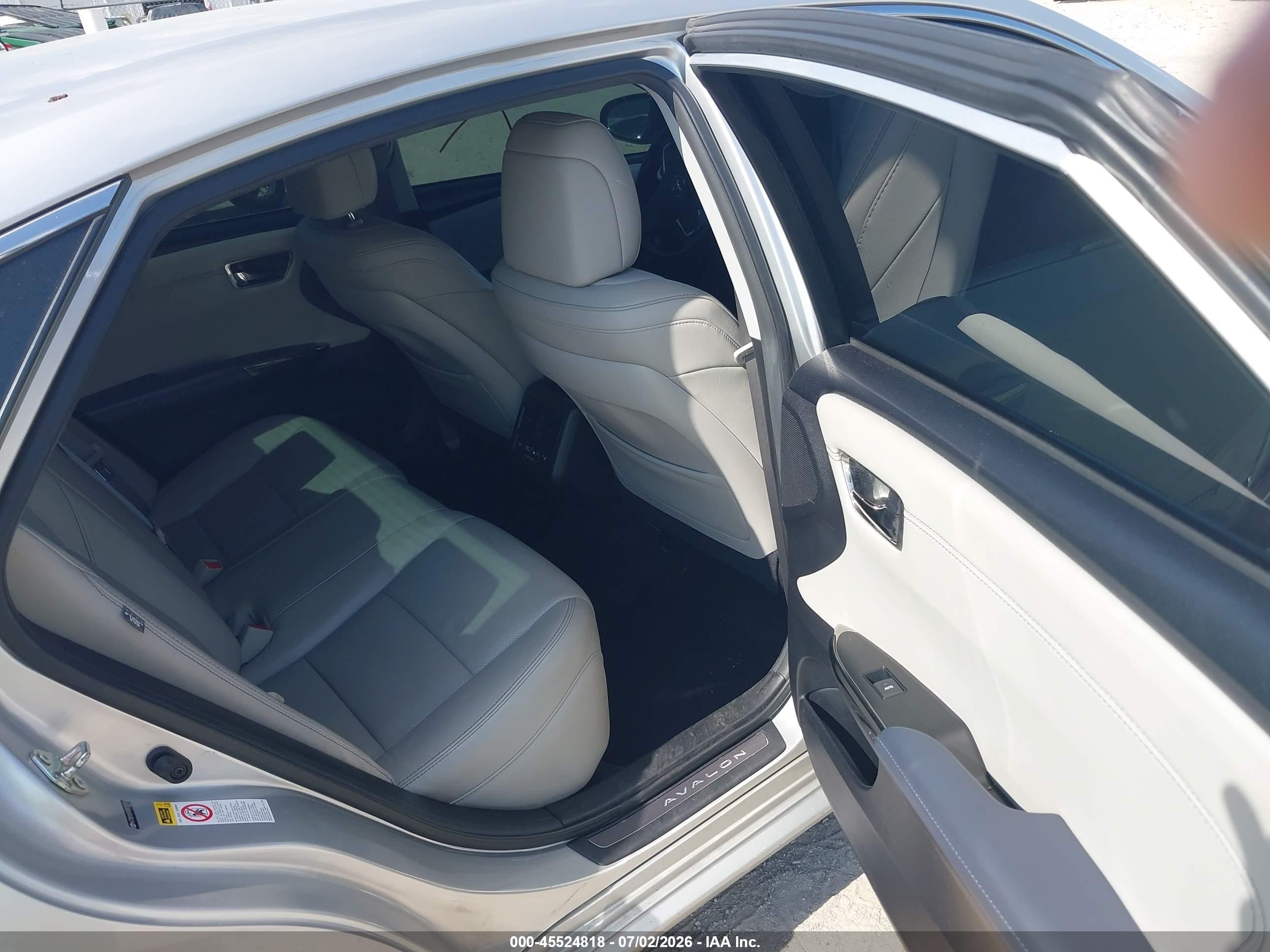 2014 Toyota Avalon Hybrid Limited Silver vin: 4T1BD1EB1EU019701