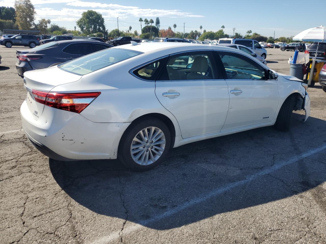 2014 Toyota Avalon Hybrid White vin: 4T1BD1EB1EU025921