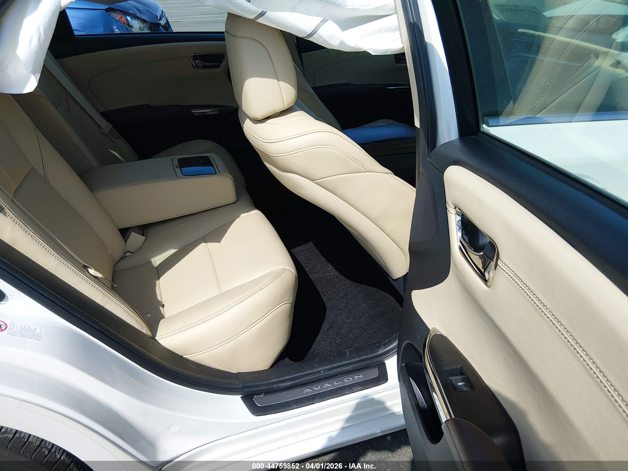 2014 Toyota Avalon Hybrid Limited White vin: 4T1BD1EB2EU035647