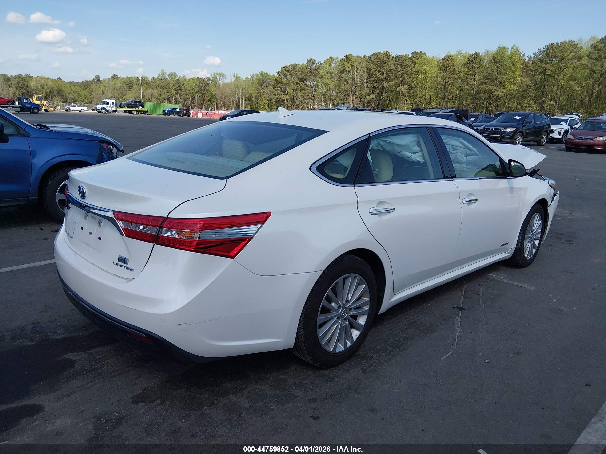 2014 Toyota Avalon Hybrid Limited White vin: 4T1BD1EB2EU035647