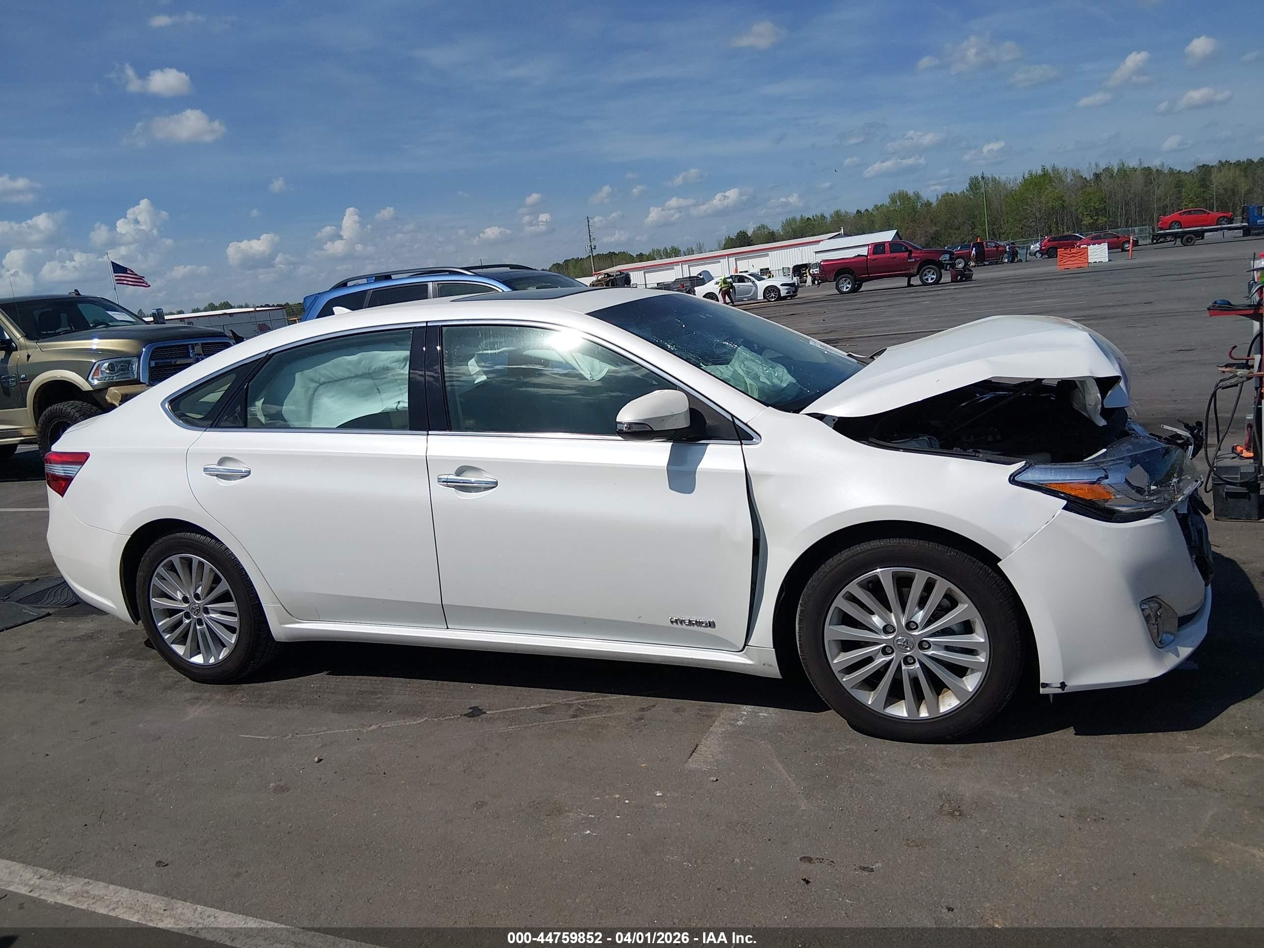 2014 Toyota Avalon Hybrid Limited White vin: 4T1BD1EB2EU035647