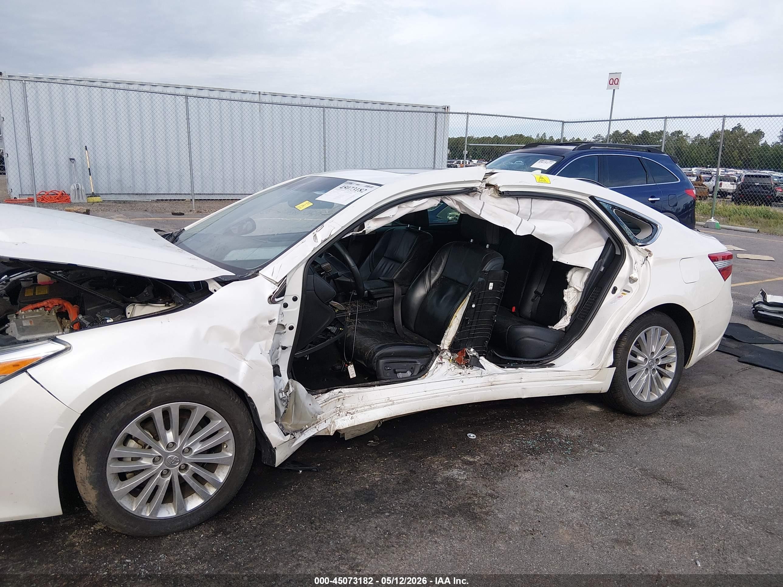 2014 Toyota Avalon Hybrid Limited White vin: 4T1BD1EB3EU035091