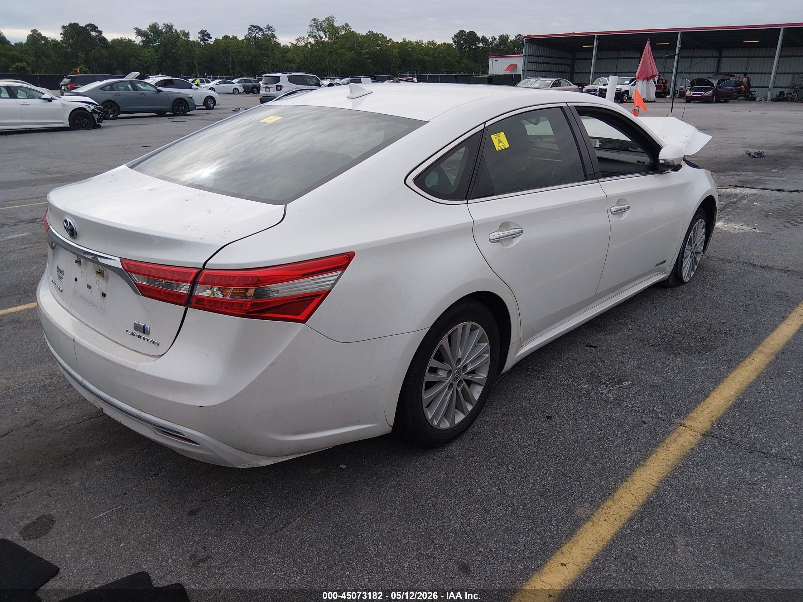 2014 Toyota Avalon Hybrid Limited White vin: 4T1BD1EB3EU035091