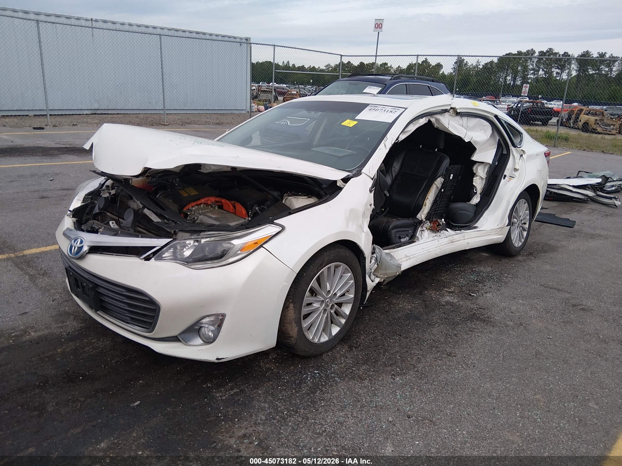 2014 Toyota Avalon Hybrid Limited White vin: 4T1BD1EB3EU035091