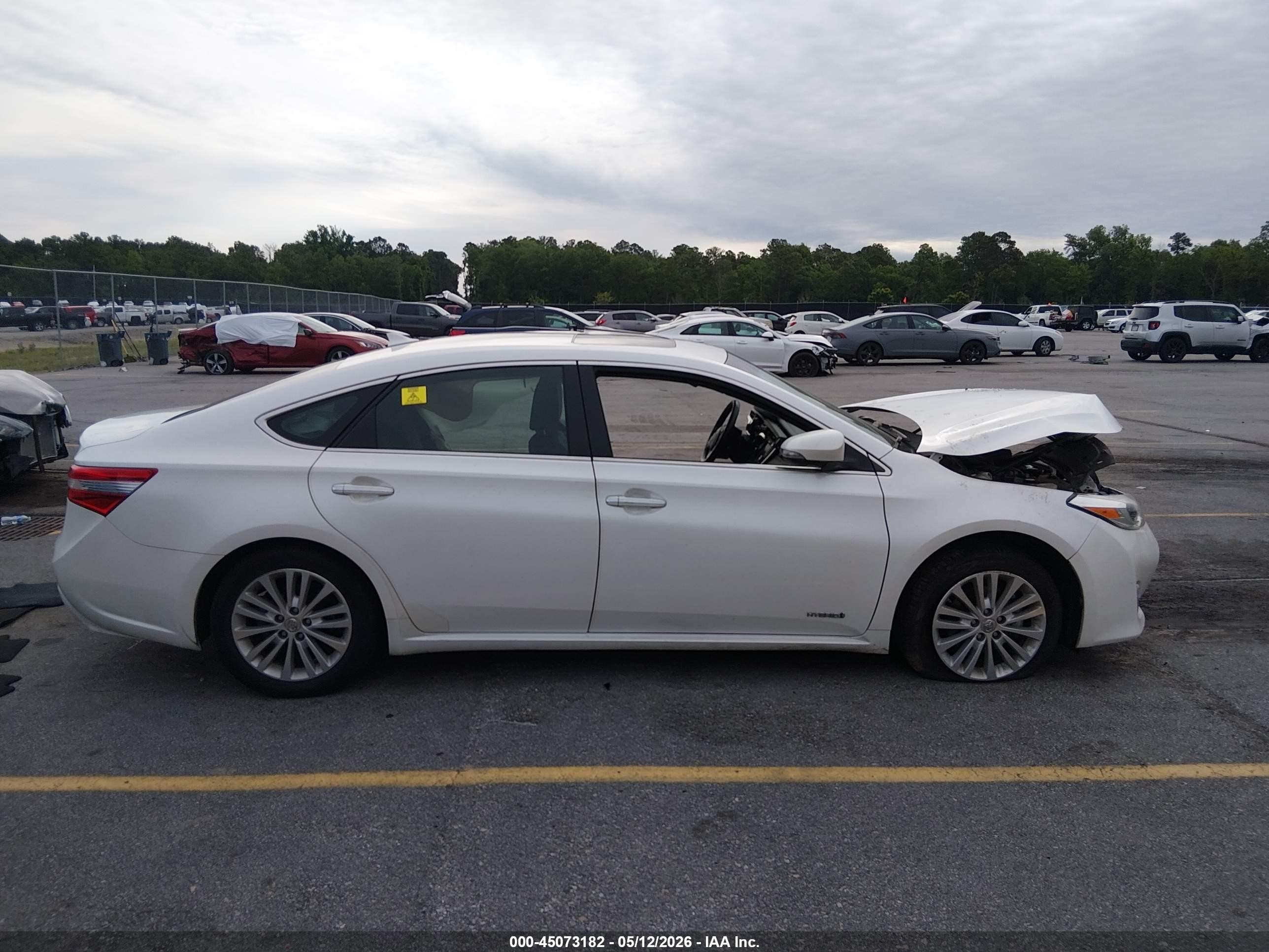 2014 Toyota Avalon Hybrid Limited White vin: 4T1BD1EB3EU035091