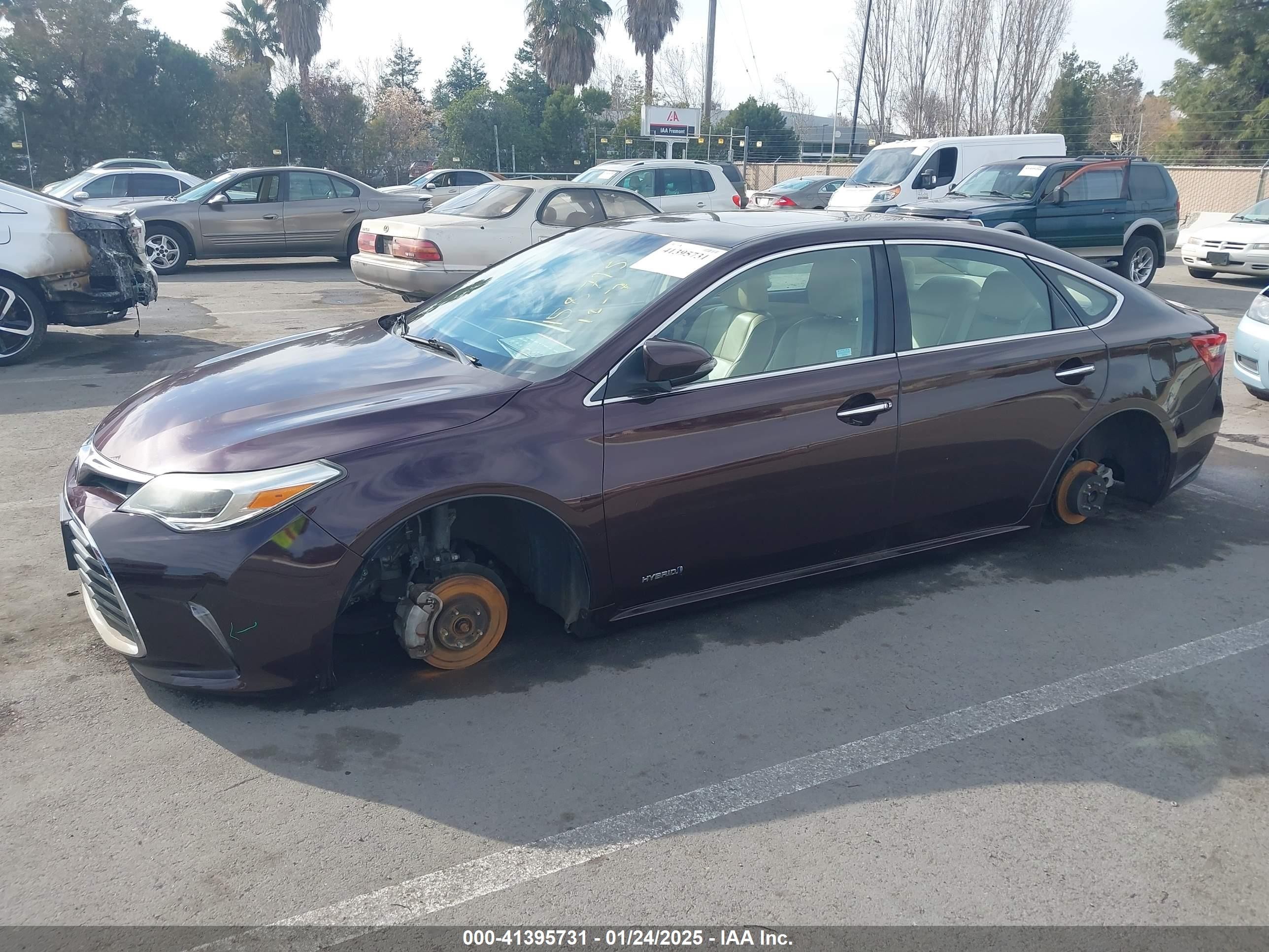 2016 Toyota Avalon Hybrid Xle Premium Burgundy vin: 4T1BD1EB3GU052685