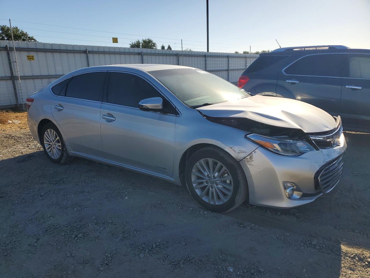2014 Toyota Avalon Hybrid Limited Silver vin: 4T1BD1EB4EU032331