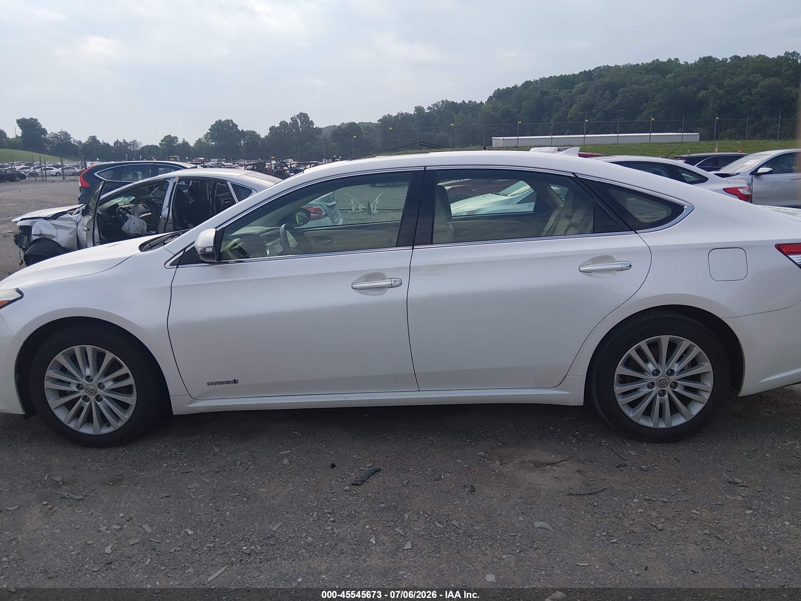 2013 Toyota Avalon Hybrid Limited White vin: 4T1BD1EB7DU002402