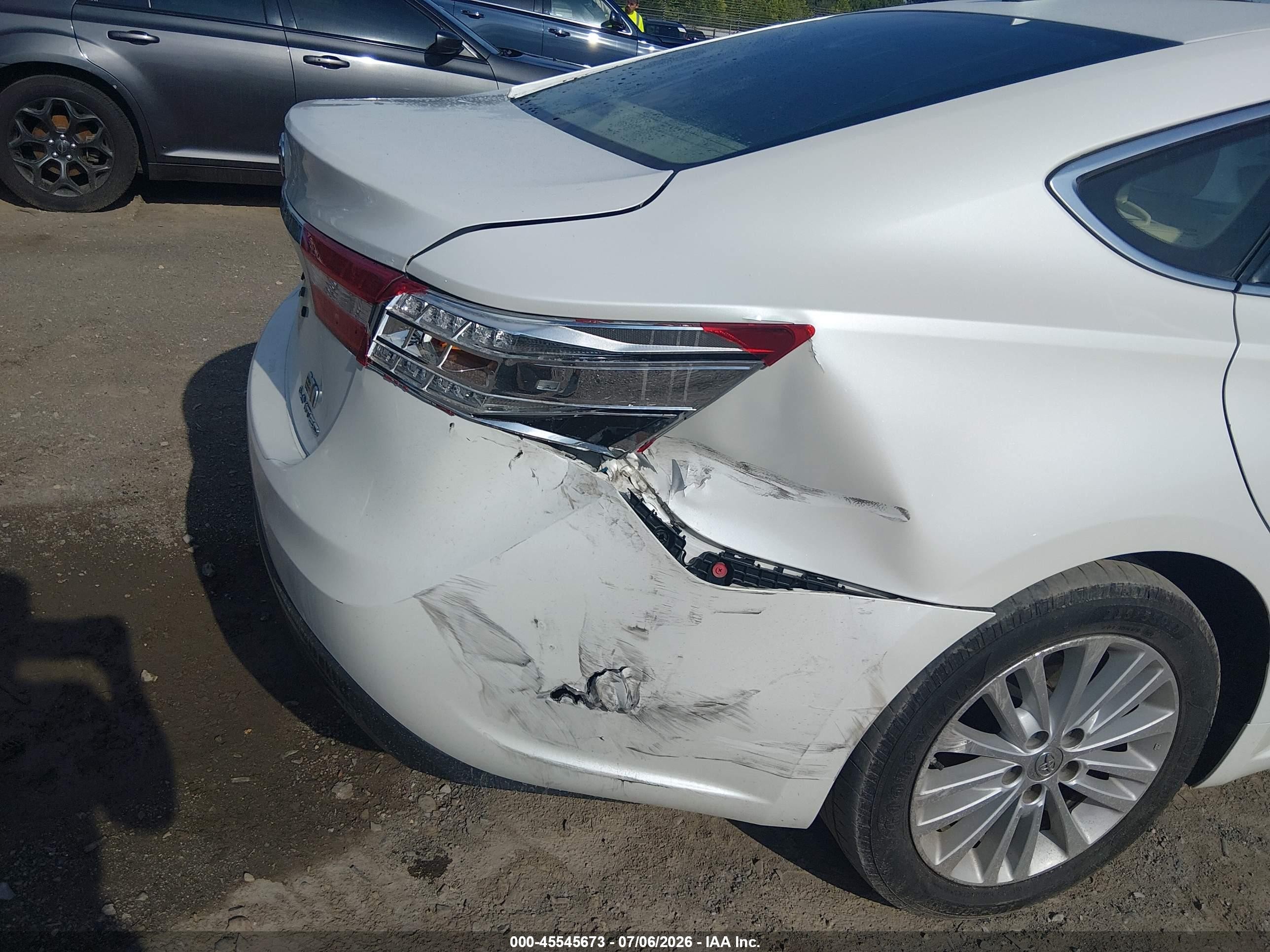 2013 Toyota Avalon Hybrid Limited White vin: 4T1BD1EB7DU002402