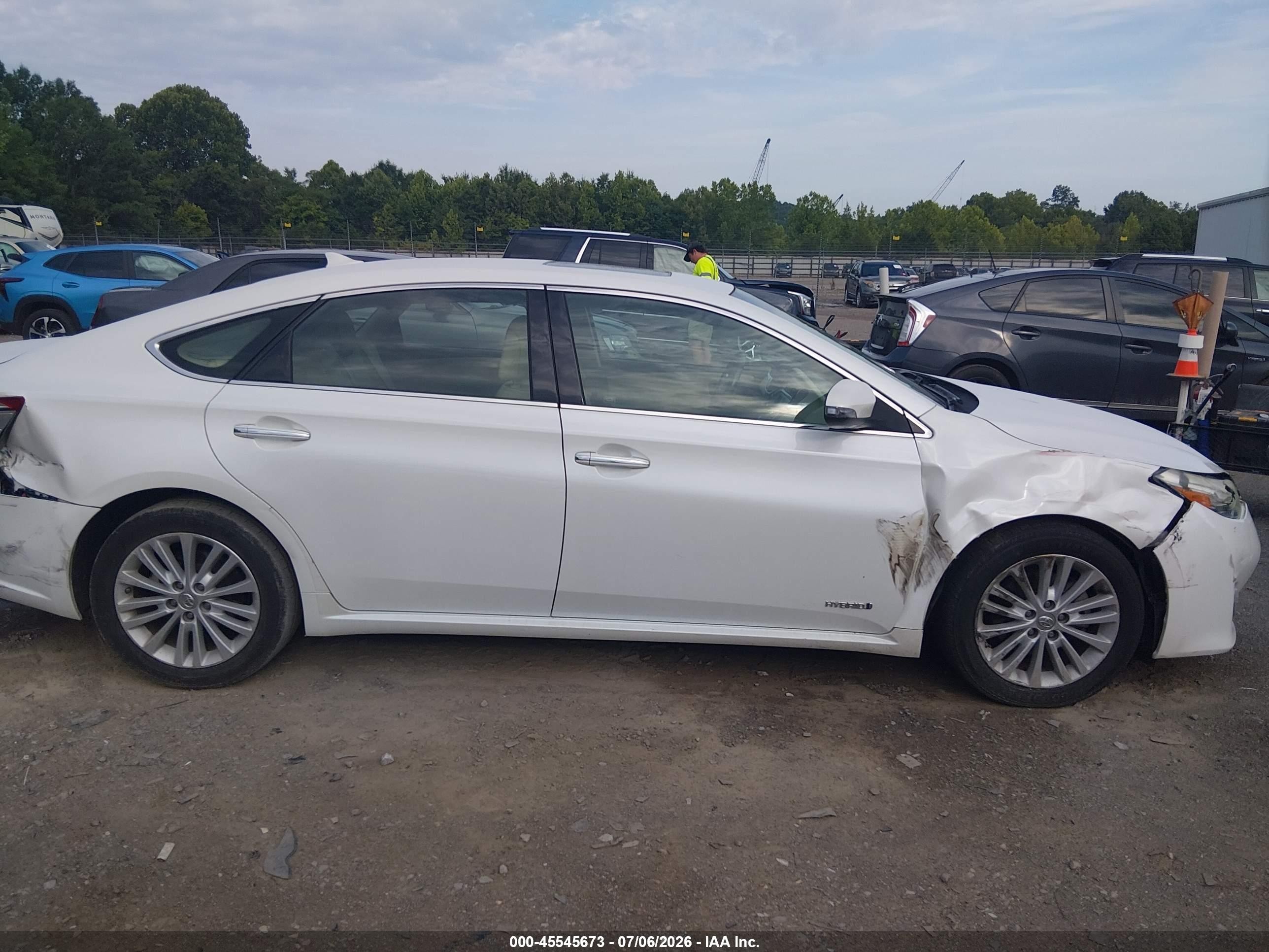 2013 Toyota Avalon Hybrid Limited White vin: 4T1BD1EB7DU002402